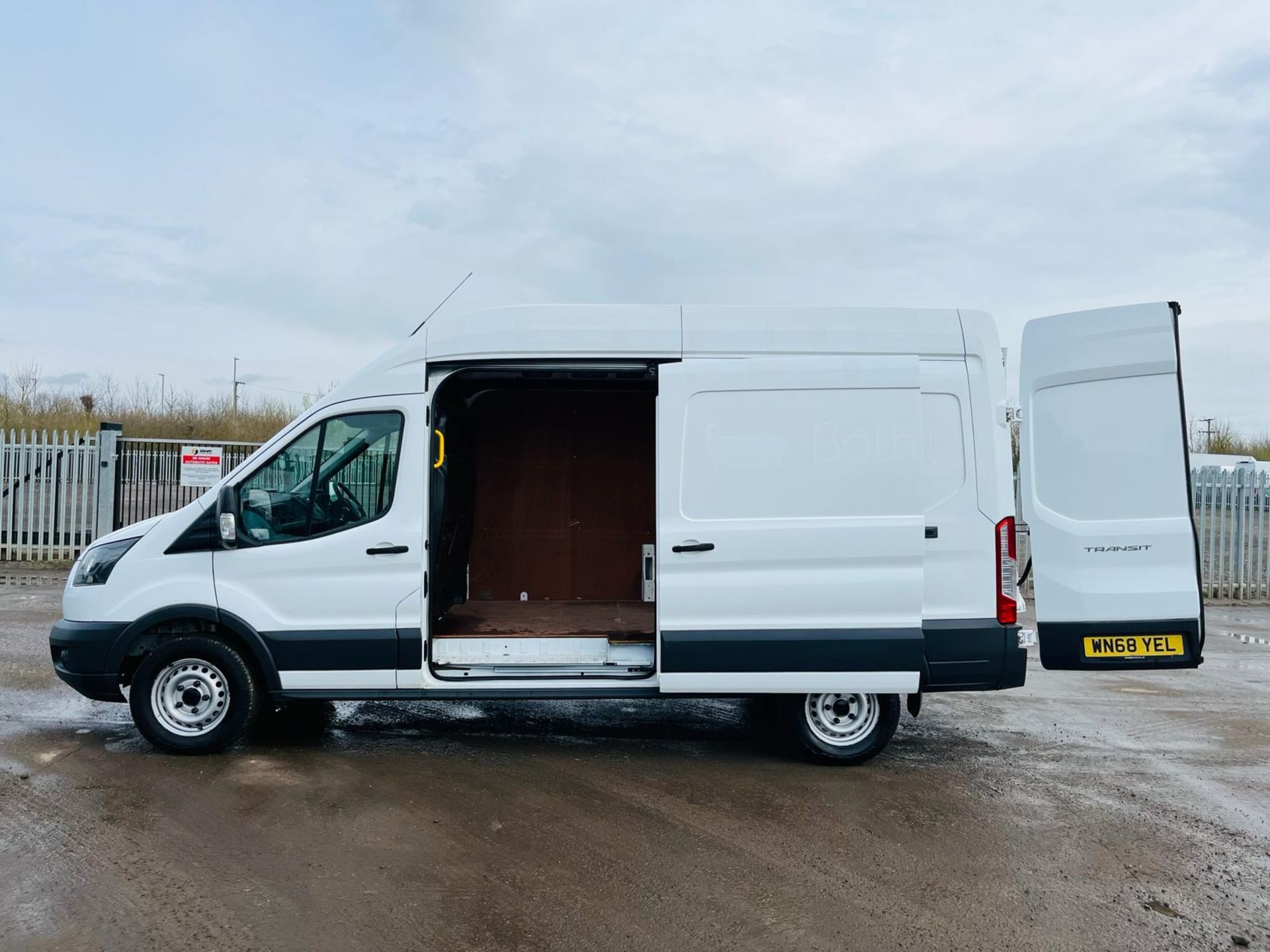 ** ON SALE ** Ford Transit 350 RWD 2.0 TDCI Ecoblue 130 H3L3 PanelVan- ULEZ Complaint -Bluetooth - Image 5 of 27