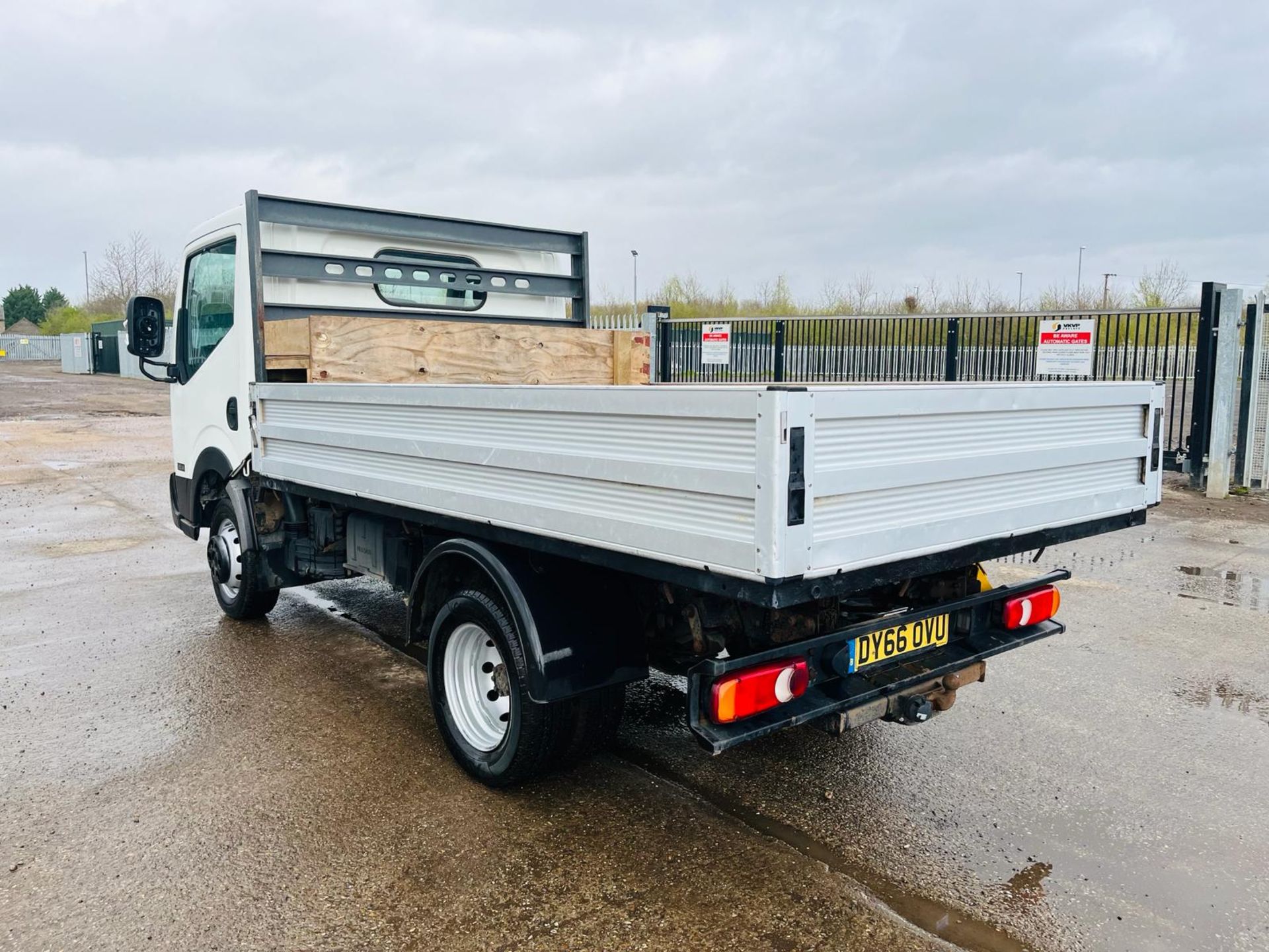 ** ON SALE ** Nissan NT400 Cabstar 2.5 DCI 35.14 L1 Dropside 2016 '66 Reg' -ULEZ Compliant - Image 6 of 24