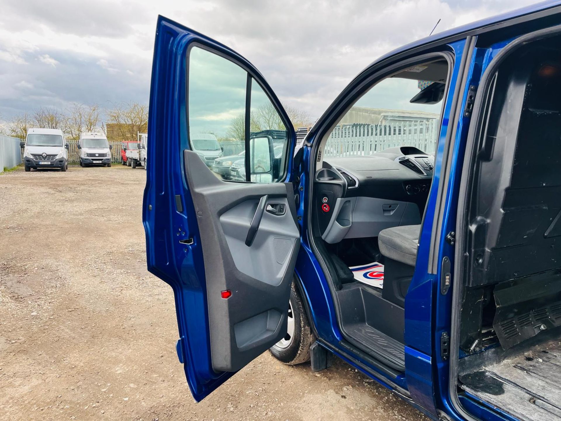 ** ON SALE ** Ford Transit Custom Limited 130 290 L3 H1 2.0 TDCI - ULEZ Compliant -Air Conditioning - Image 22 of 28