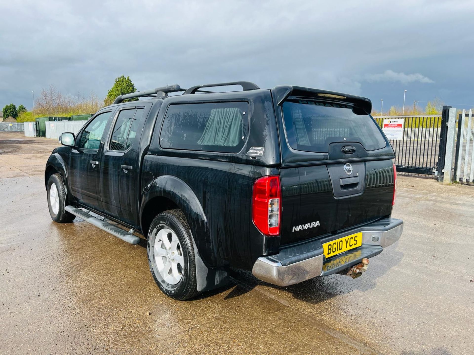 ** ON SALE ** Nissan Navara Tekna DCI 190 4WD 2.5 2010 '10 Reg' -Automatic -Alloy Wheels - Image 5 of 36