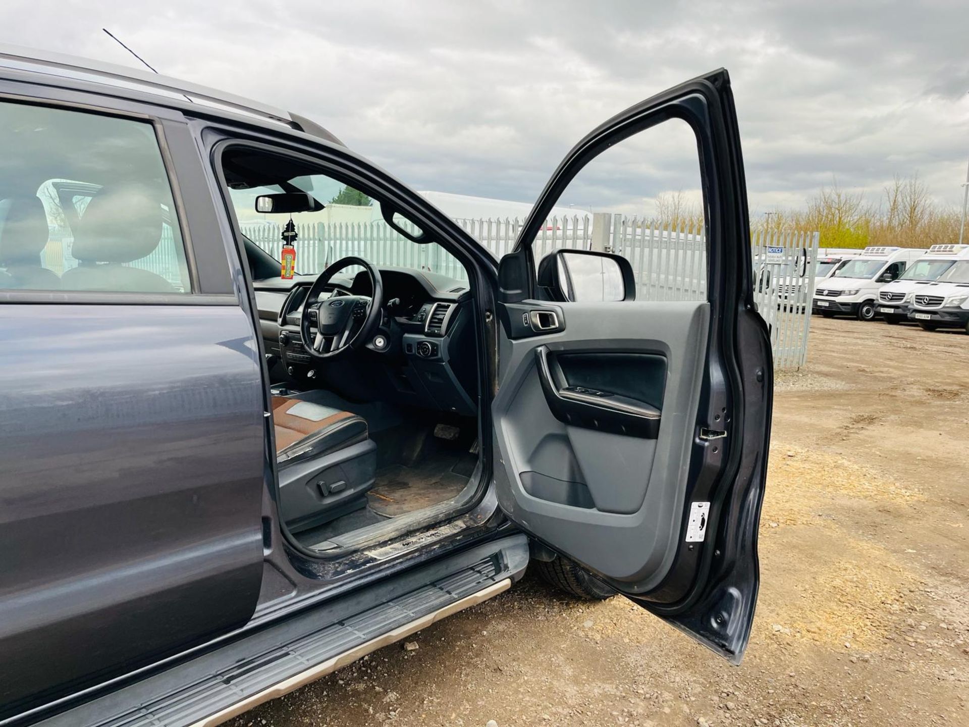 ** ON SALE ** Ford Ranger Wildtrak TDCI 200 4WD 3.2 Crew Cab 2017'17 Reg -Tow Bar -ULEZ Compliant - Image 11 of 34