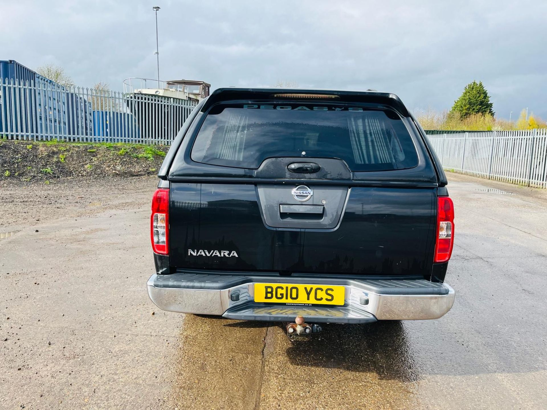 ** ON SALE ** Nissan Navara Tekna DCI 190 4WD 2.5 2010 '10 Reg' -Automatic -Alloy Wheels - Image 6 of 36