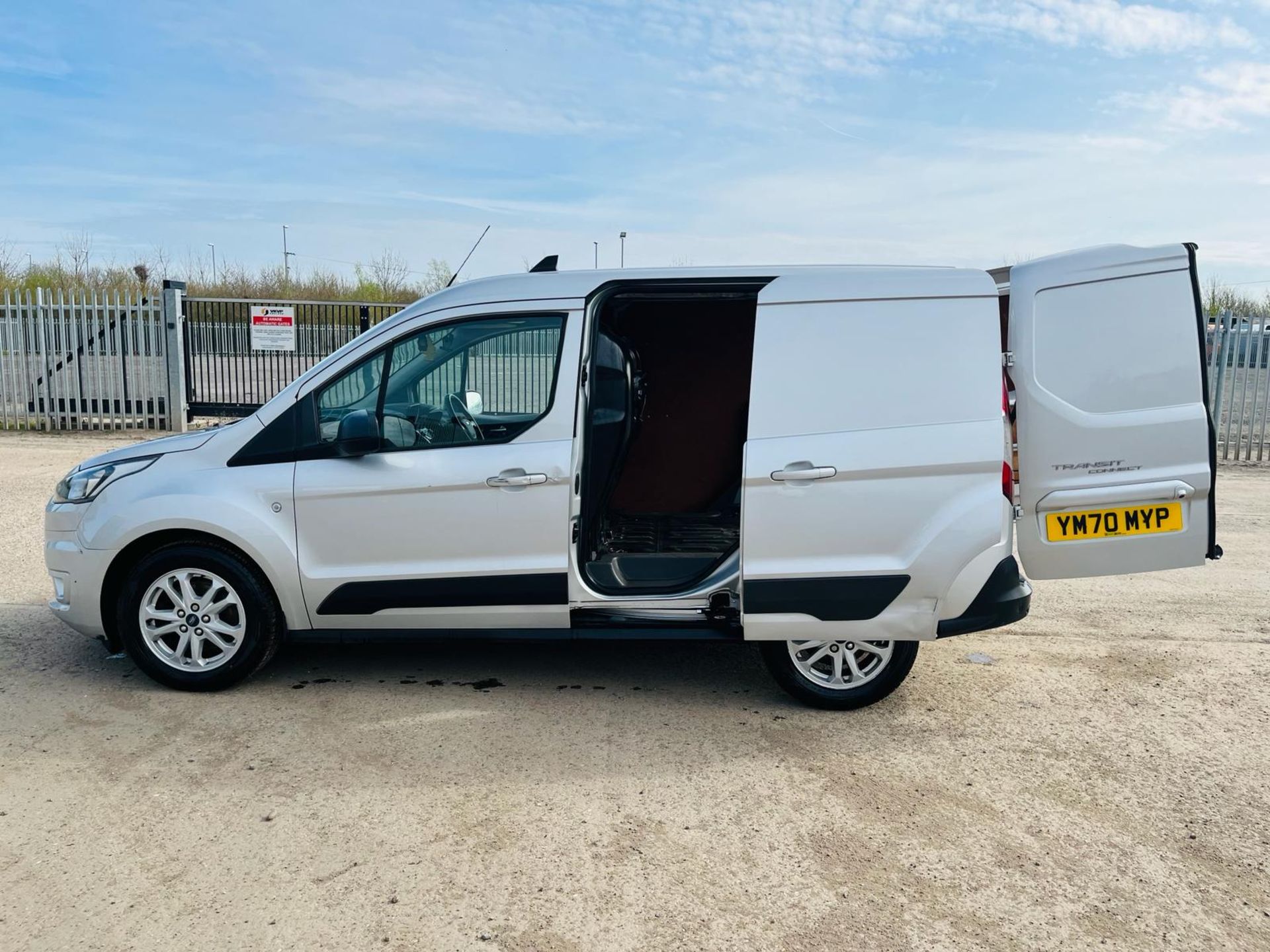 Ford Transit Connect 1.5 TDCI L1H1-2020 '70 Reg'- 1 Previous Owner -Alloy Wheels -Sat Nav - A/C - Image 5 of 28