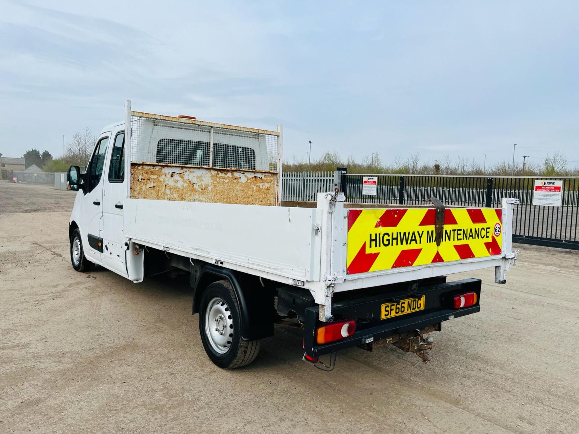 ** ON SALE ** Renault Master 2.3 TCI 125 Business Crewcab 3.5T Tipper 2016 '66 Reg'-Tow Bar-No VAT - Image 8 of 36