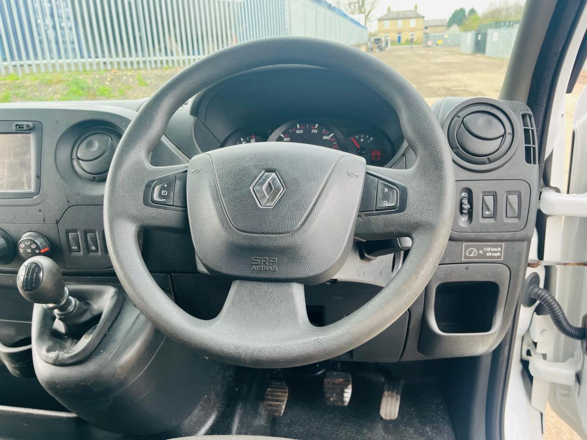 ** ON SALE **Renault Master 2.3 DCI 145 3.5T Comfort L3 Curtain Side -2019 '19 Reg'- ULEZ Compliant - Image 18 of 27