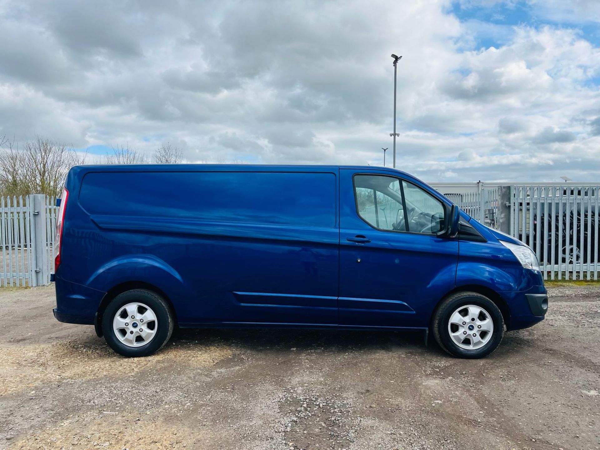 ** ON SALE ** Ford Transit Custom Limited 130 290 L3 H1 2.0 TDCI - ULEZ Compliant -Air Conditioning - Image 14 of 28