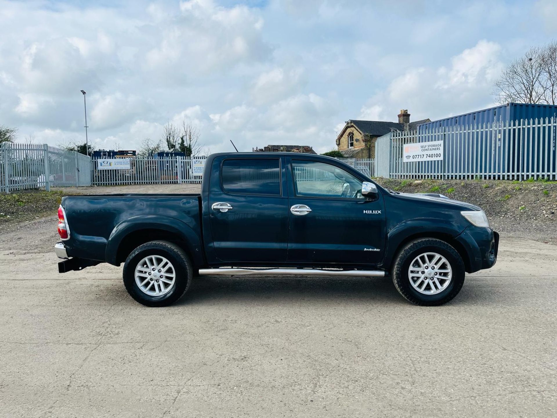 ** ON SALE ** Toyota Hilux 3.0 D-4D 171 Invincible 4WD CrewCab Pick-Up -2014 '64 Reg'- - Image 9 of 33