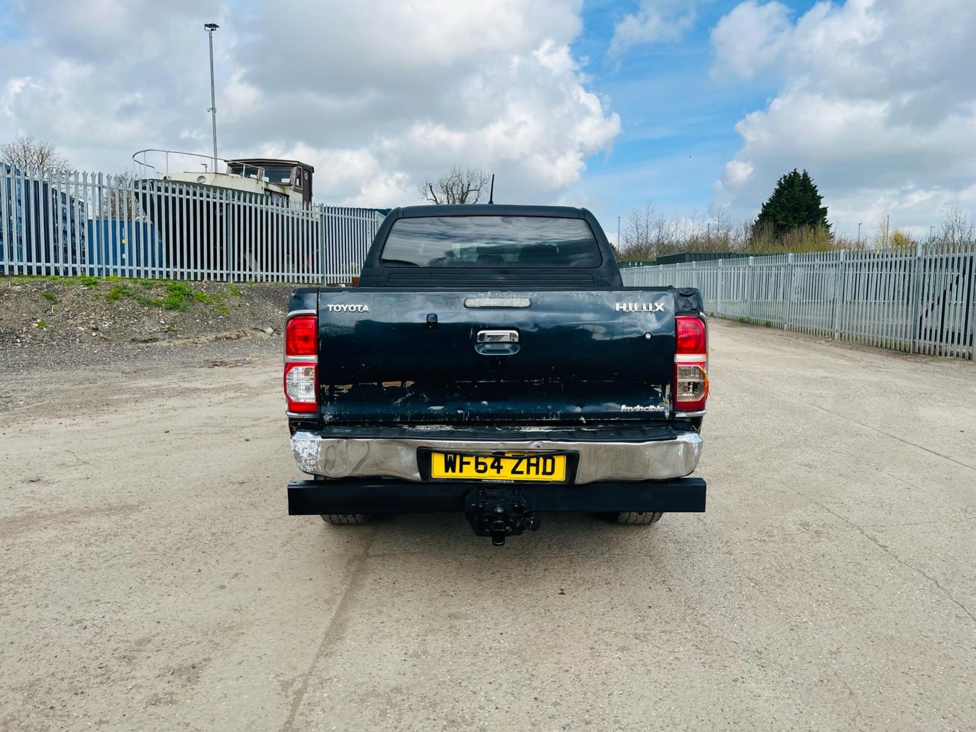 ** ON SALE ** Toyota Hilux 3.0 D-4D 171 Invincible 4WD CrewCab Pick-Up -2014 '64 Reg'- - Image 6 of 33