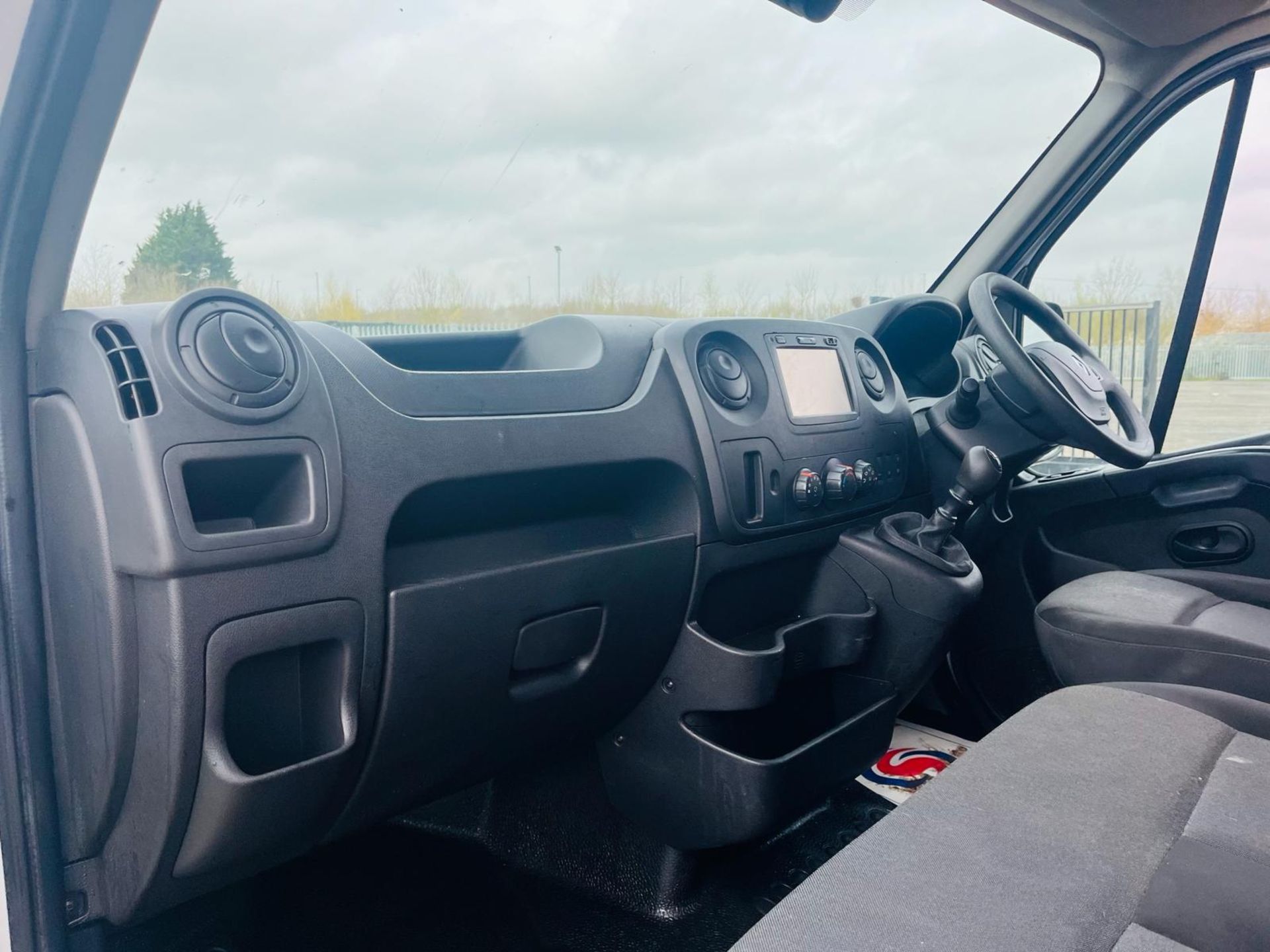 ** ON SALE **Renault Master 2.3 DCI 145 3.5T Comfort L3 Curtain Side -2019 '19 Reg'- ULEZ Compliant - Image 22 of 27