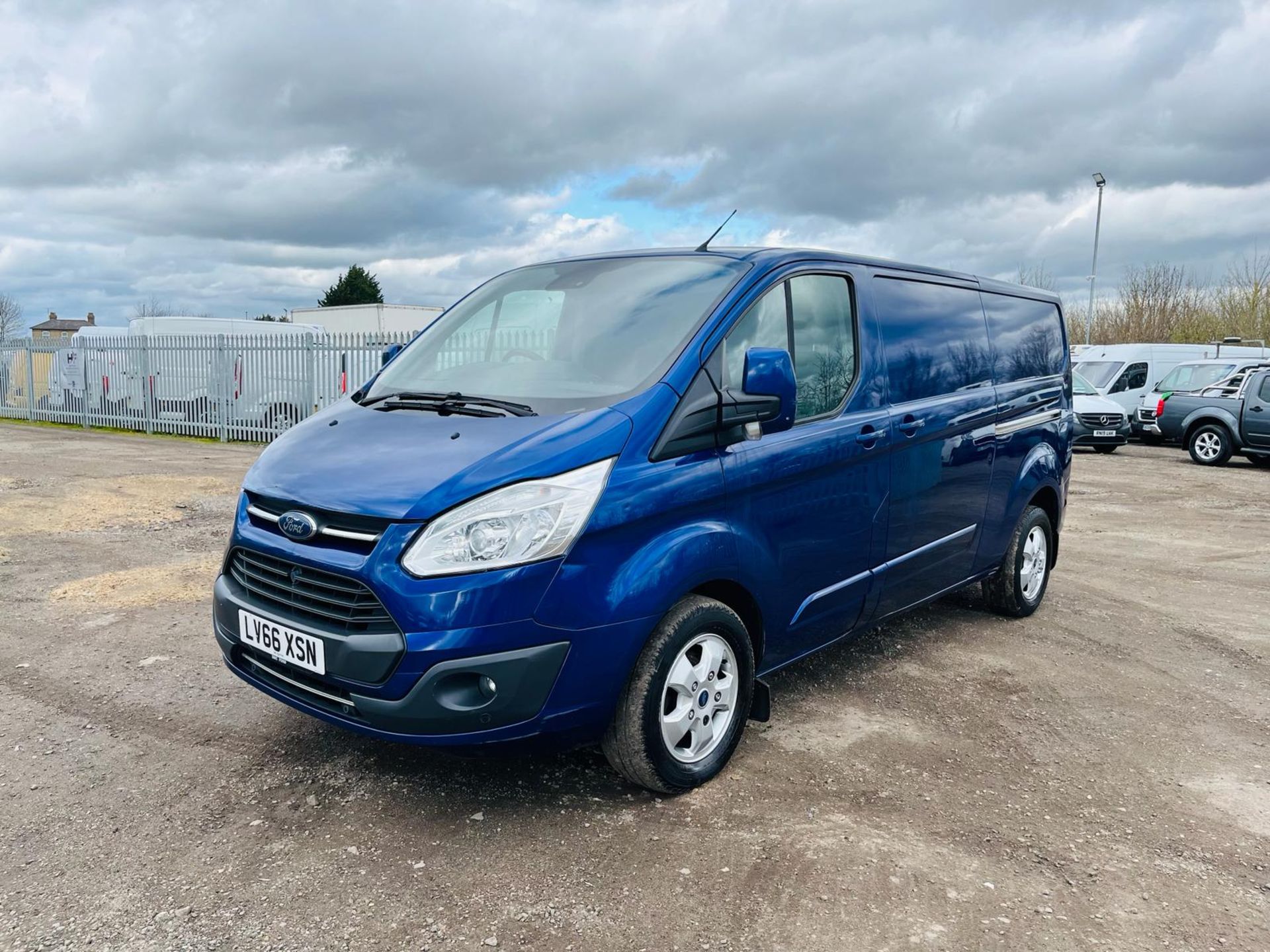 ** ON SALE ** Ford Transit Custom Limited 130 290 L3 H1 2.0 TDCI - ULEZ Compliant -Air Conditioning - Image 3 of 28