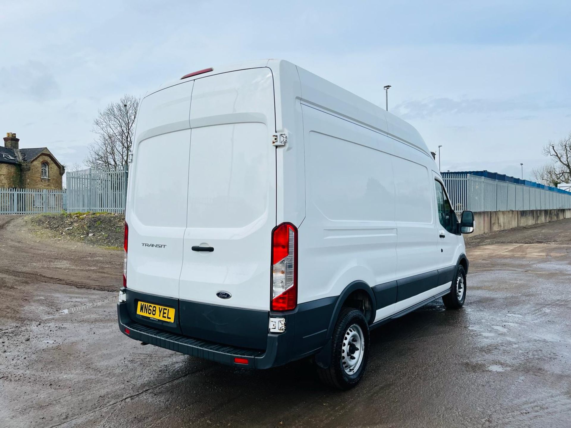 ** ON SALE ** Ford Transit 350 RWD 2.0 TDCI Ecoblue 130 H3L3 PanelVan- ULEZ Complaint -Bluetooth - Image 12 of 27