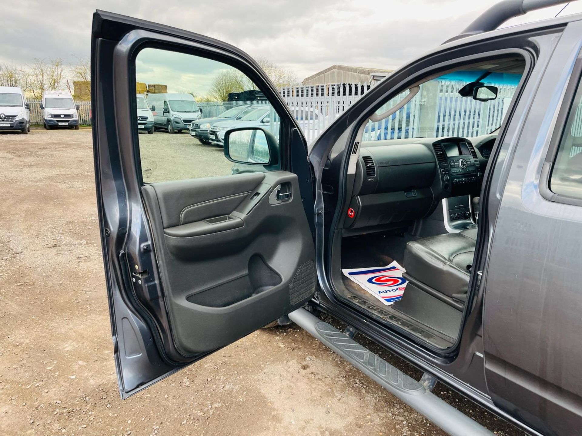 ** ON SALE **Nissan Navara Tekna DCI 4WD 2.5 2012 '62 Reg' - Automatic -Alloy Wheels -Roof Rack - Image 19 of 33