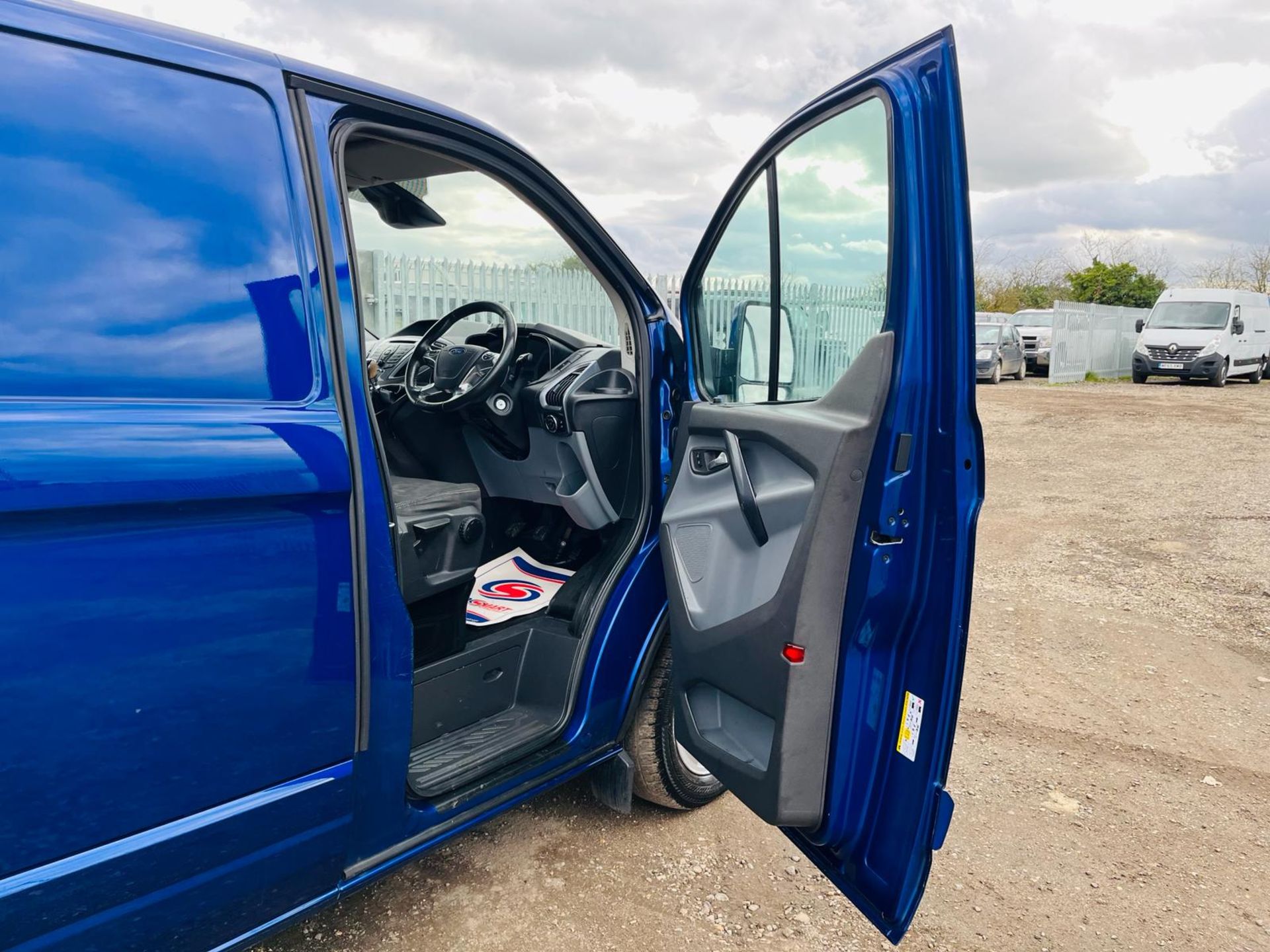 ** ON SALE ** Ford Transit Custom Limited 130 290 L3 H1 2.0 TDCI - ULEZ Compliant -Air Conditioning - Image 15 of 28