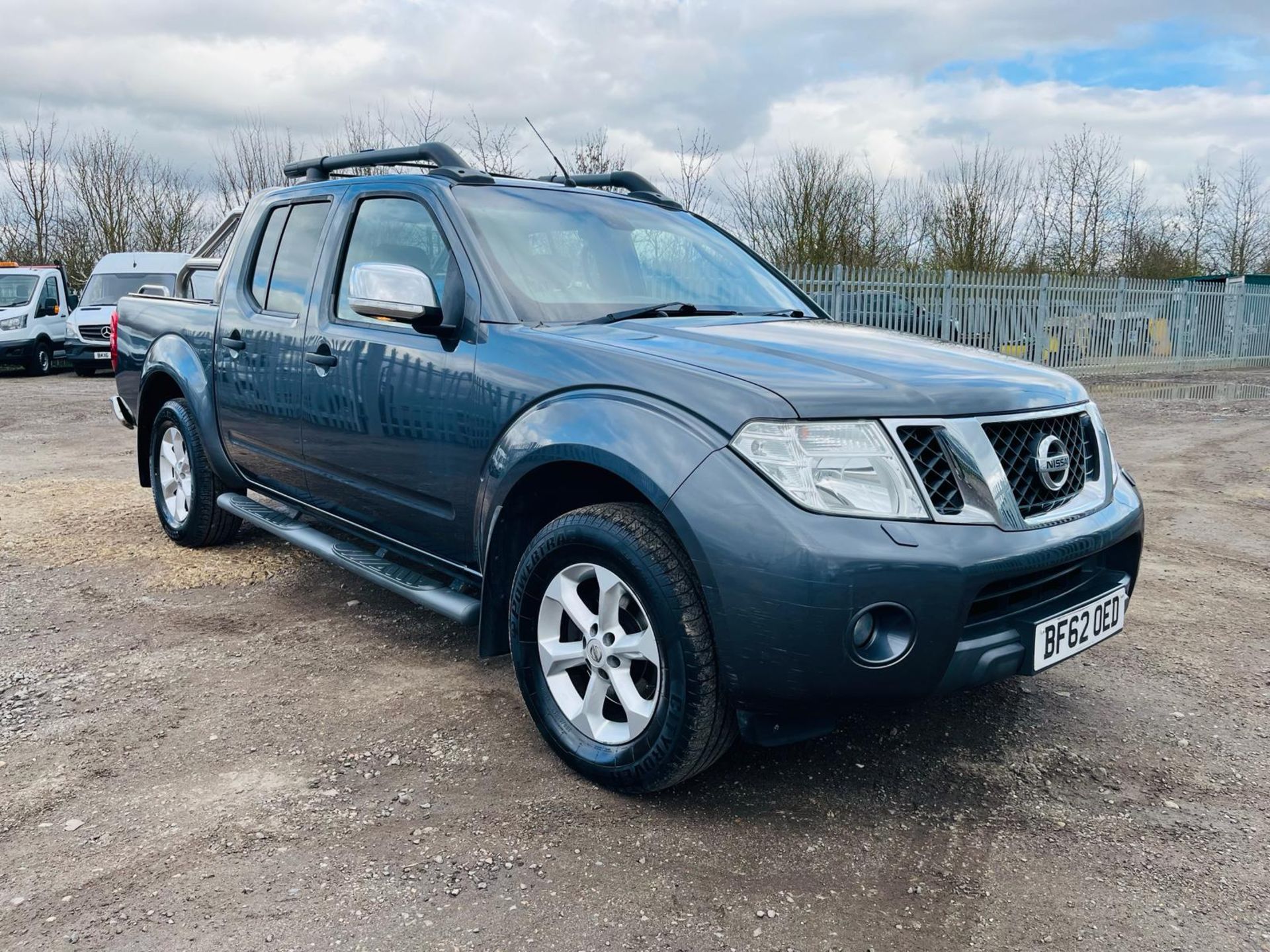 ** ON SALE **Nissan Navara Tekna DCI 4WD 2.5 2012 '62 Reg' - Automatic -Alloy Wheels -Roof Rack