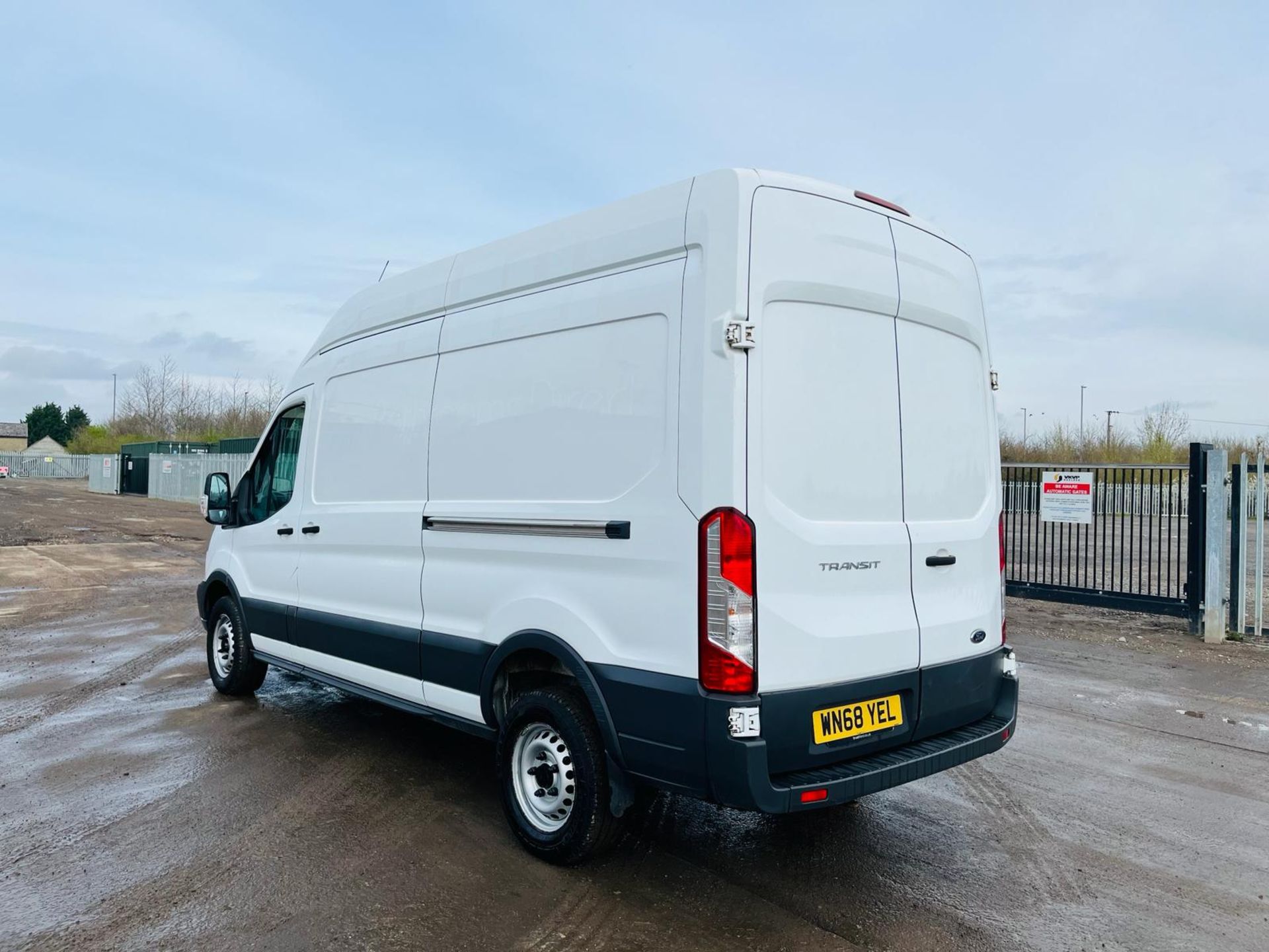 ** ON SALE ** Ford Transit 350 RWD 2.0 TDCI Ecoblue 130 H3L3 PanelVan- ULEZ Complaint -Bluetooth - Image 8 of 27