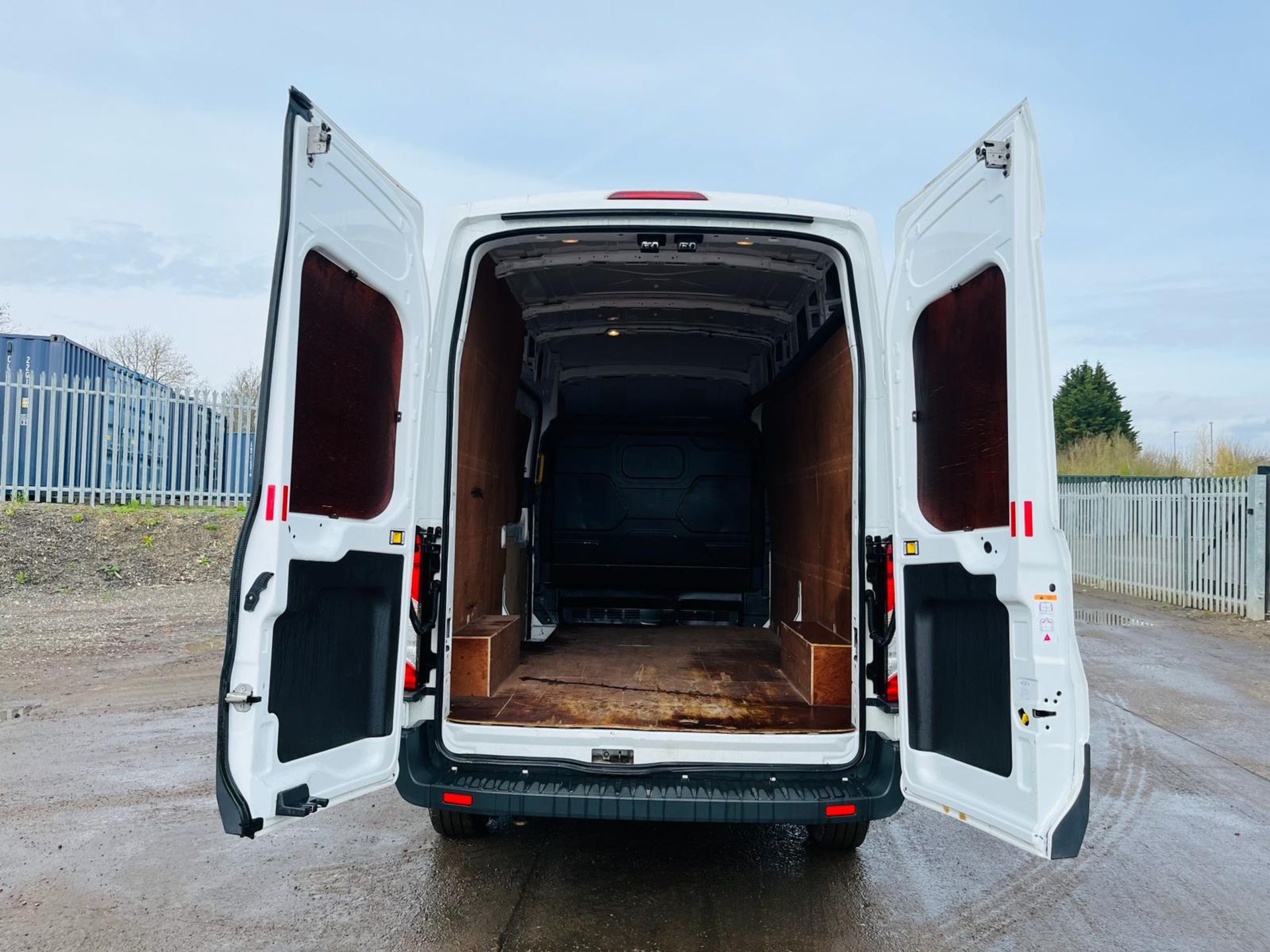 ** ON SALE ** Ford Transit 350 RWD 2.0 TDCI Ecoblue 130 H3L3 PanelVan- ULEZ Complaint -Bluetooth - Image 10 of 27