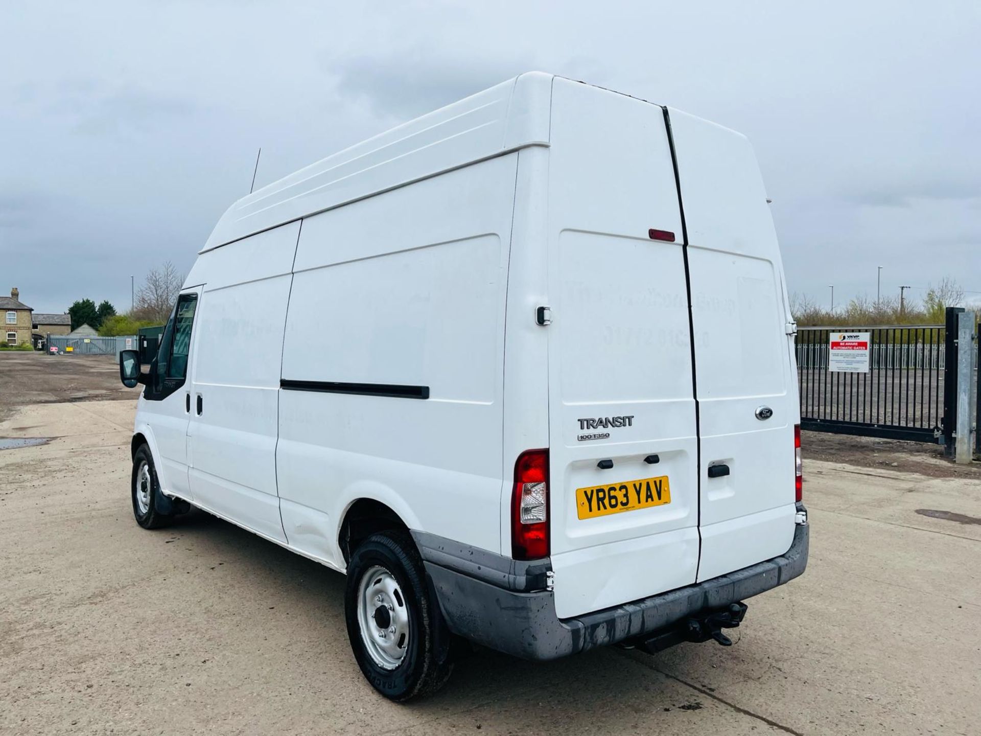 Ford Transit 350 RWD 2.2 TDCI 100 L3H3 PanelVan 2013 '63 Reg' -Bluetooth Handsfree -CD Player - Image 8 of 27