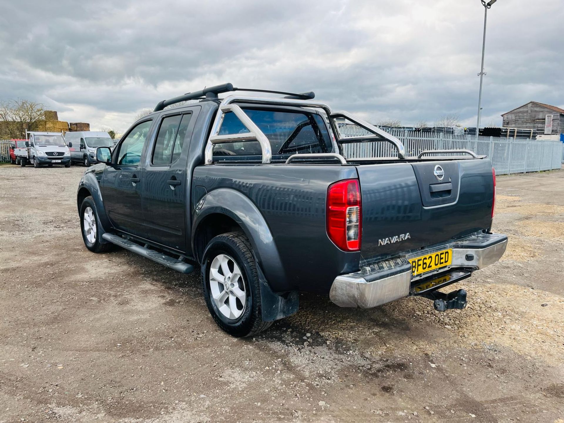 ** ON SALE **Nissan Navara Tekna DCI 4WD 2.5 2012 '62 Reg' - Automatic -Alloy Wheels -Roof Rack - Image 5 of 33