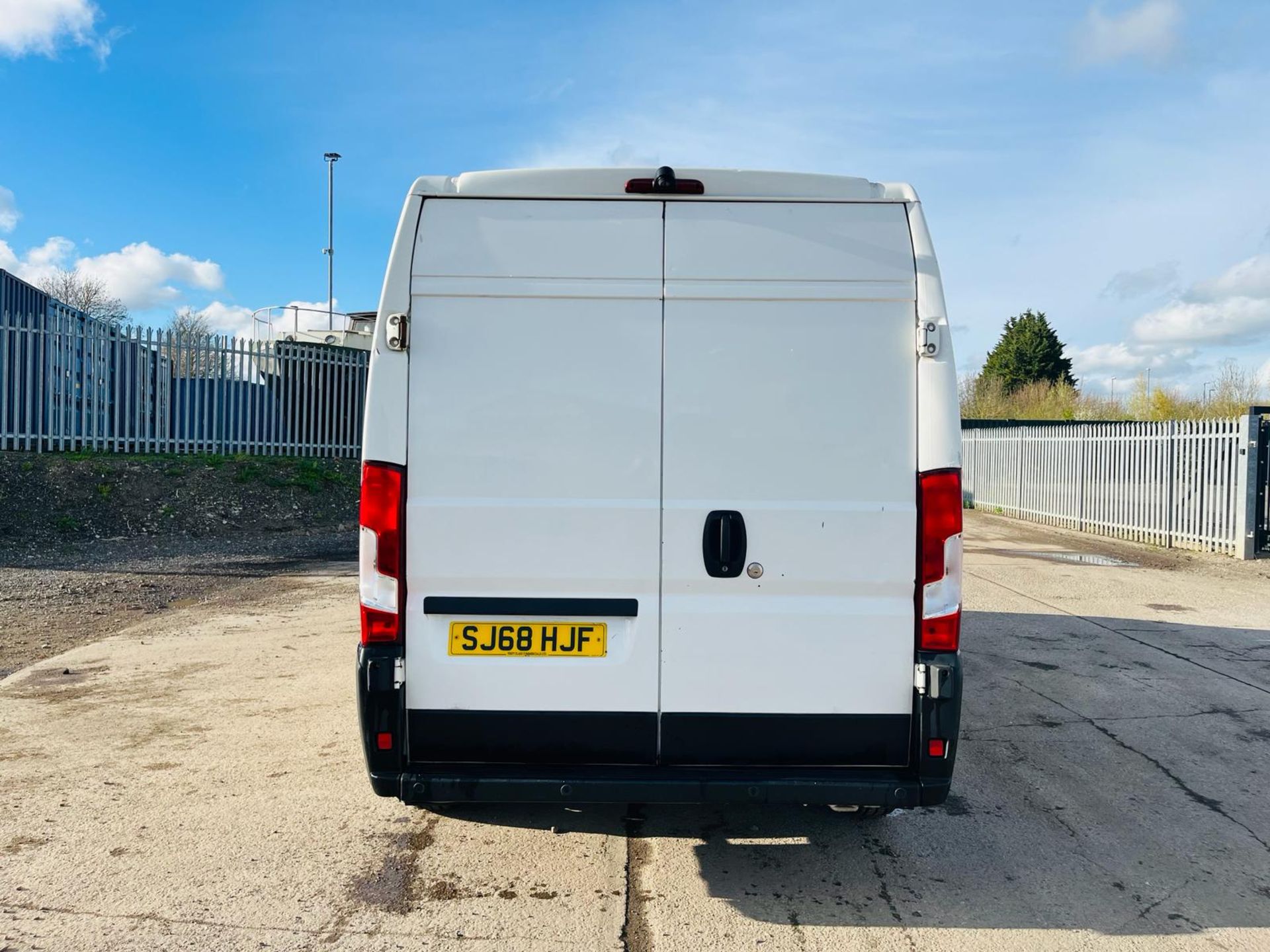 Peugeot Boxer Professional 225 BlueHDI 130 2.0 L3H2 2018'68 Reg'-A/C-Parking Sensors-ULEZ Compliant - Image 9 of 28