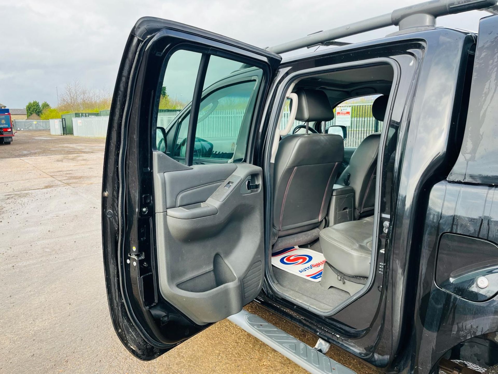 ** ON SALE ** Nissan Navara Tekna DCI 190 4WD 2.5 2010 '10 Reg' -Automatic -Alloy Wheels - Image 24 of 36