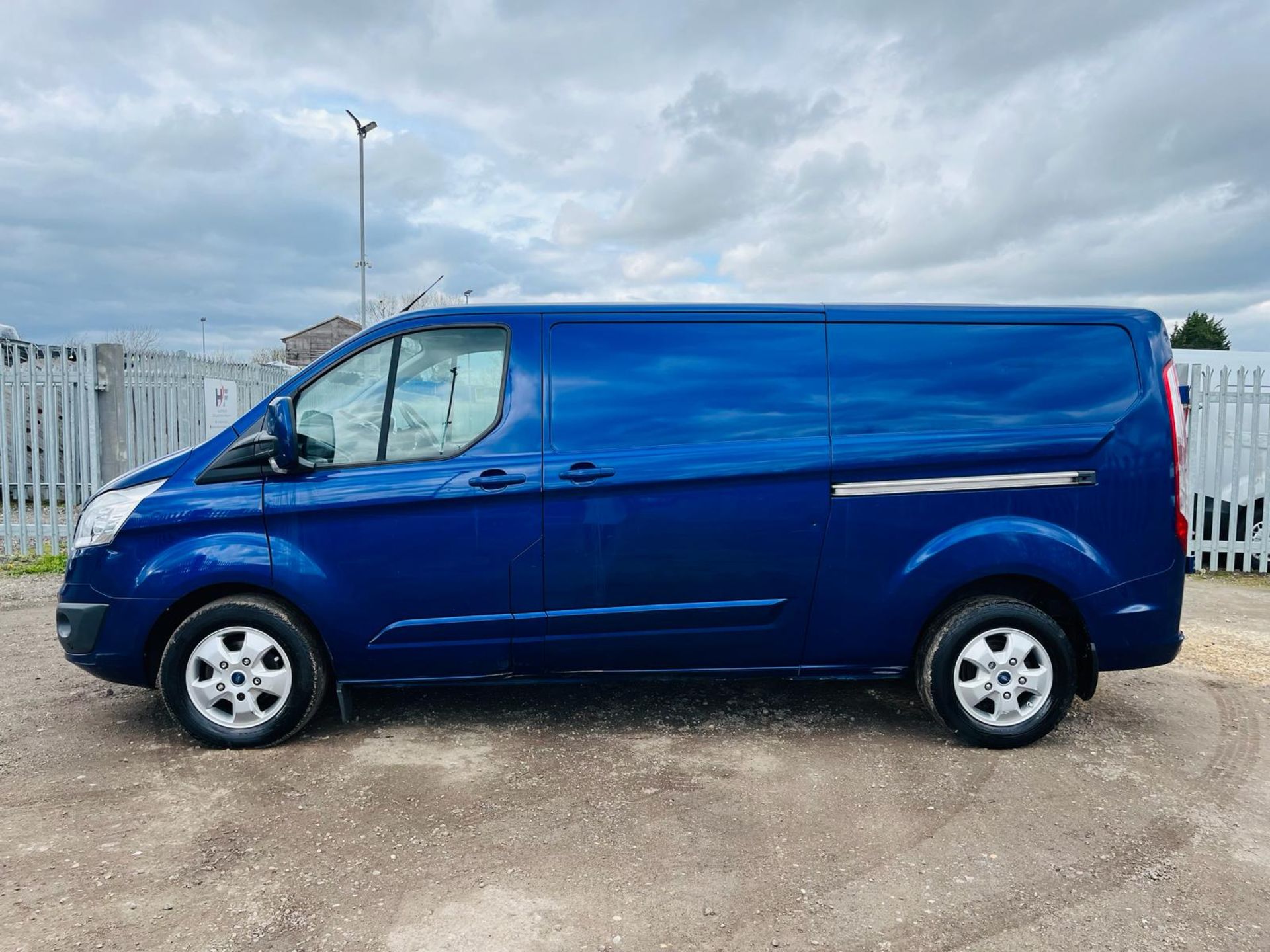 ** ON SALE ** Ford Transit Custom Limited 130 290 L3 H1 2.0 TDCI - ULEZ Compliant -Air Conditioning - Image 4 of 28