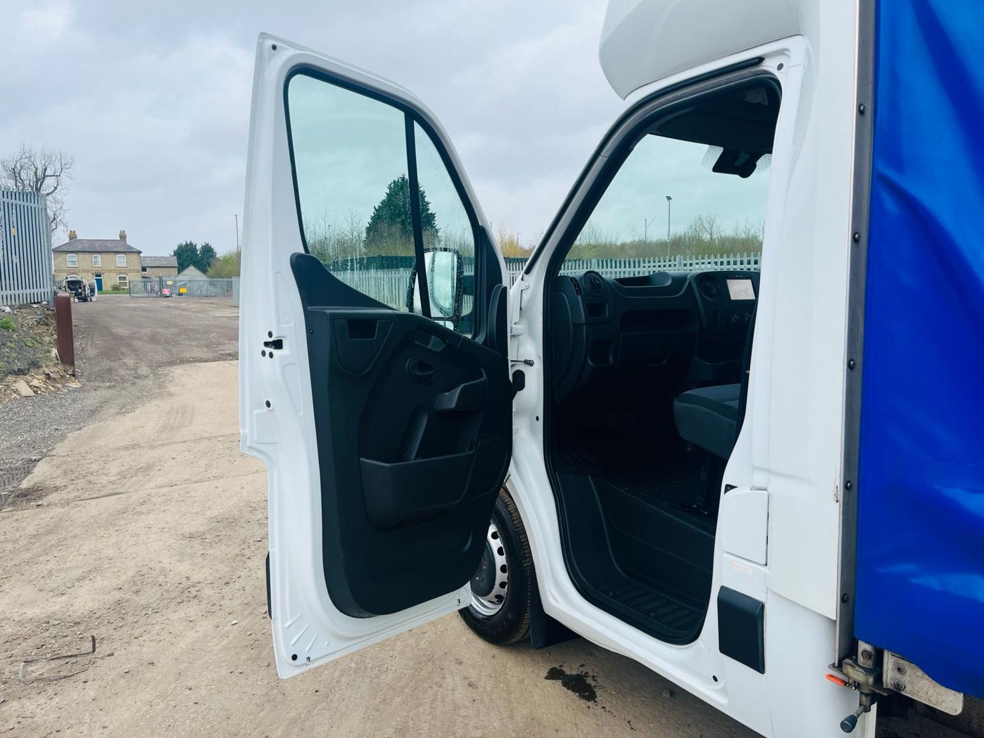 ** ON SALE **Renault Master 2.3 DCI 145 3.5T Comfort L3 Curtain Side -2019 '19 Reg'- ULEZ Compliant - Image 25 of 27