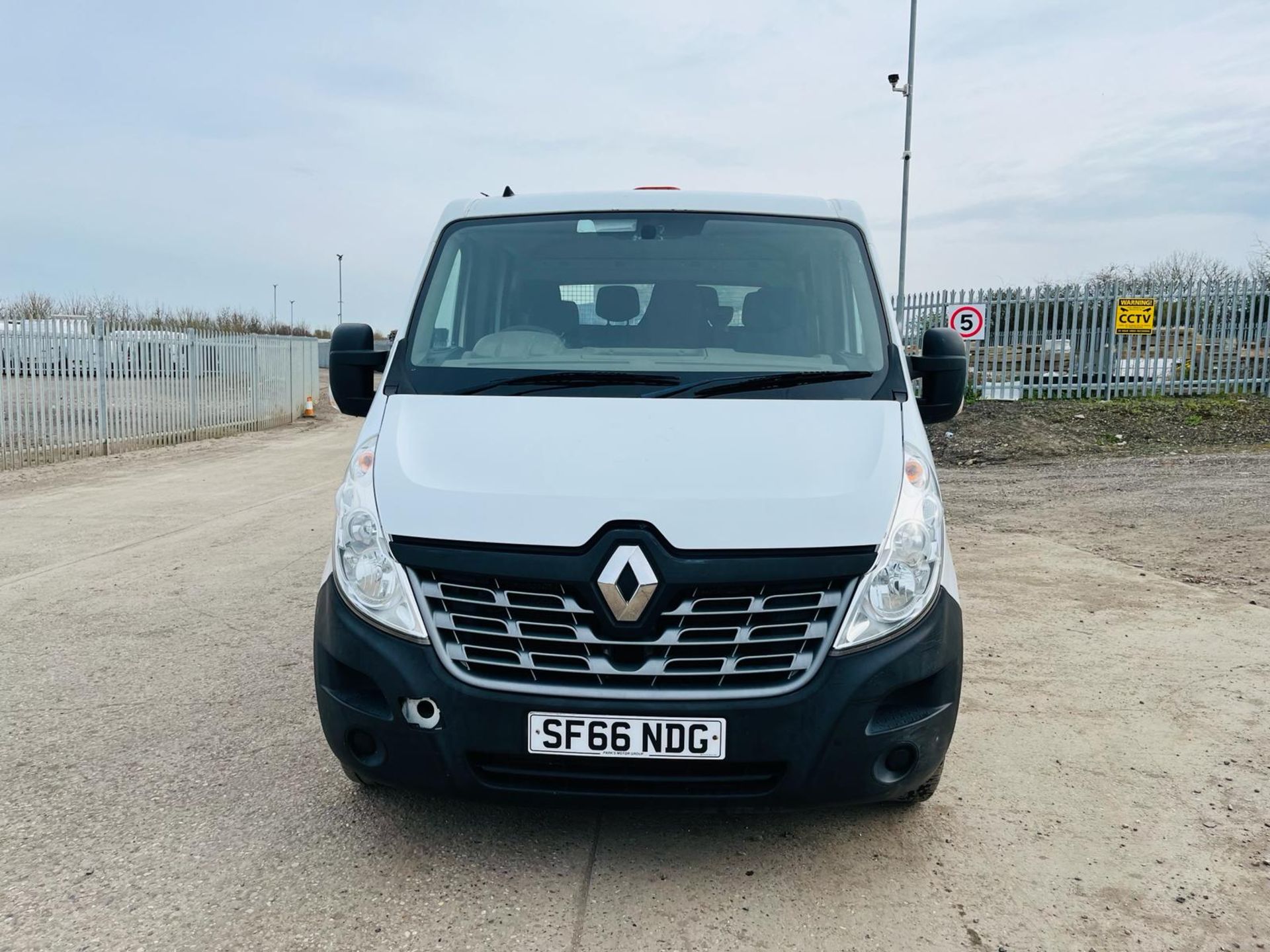 ** ON SALE ** Renault Master 2.3 TCI 125 Business Crewcab 3.5T Tipper 2016 '66 Reg'-Tow Bar-No VAT - Image 3 of 36