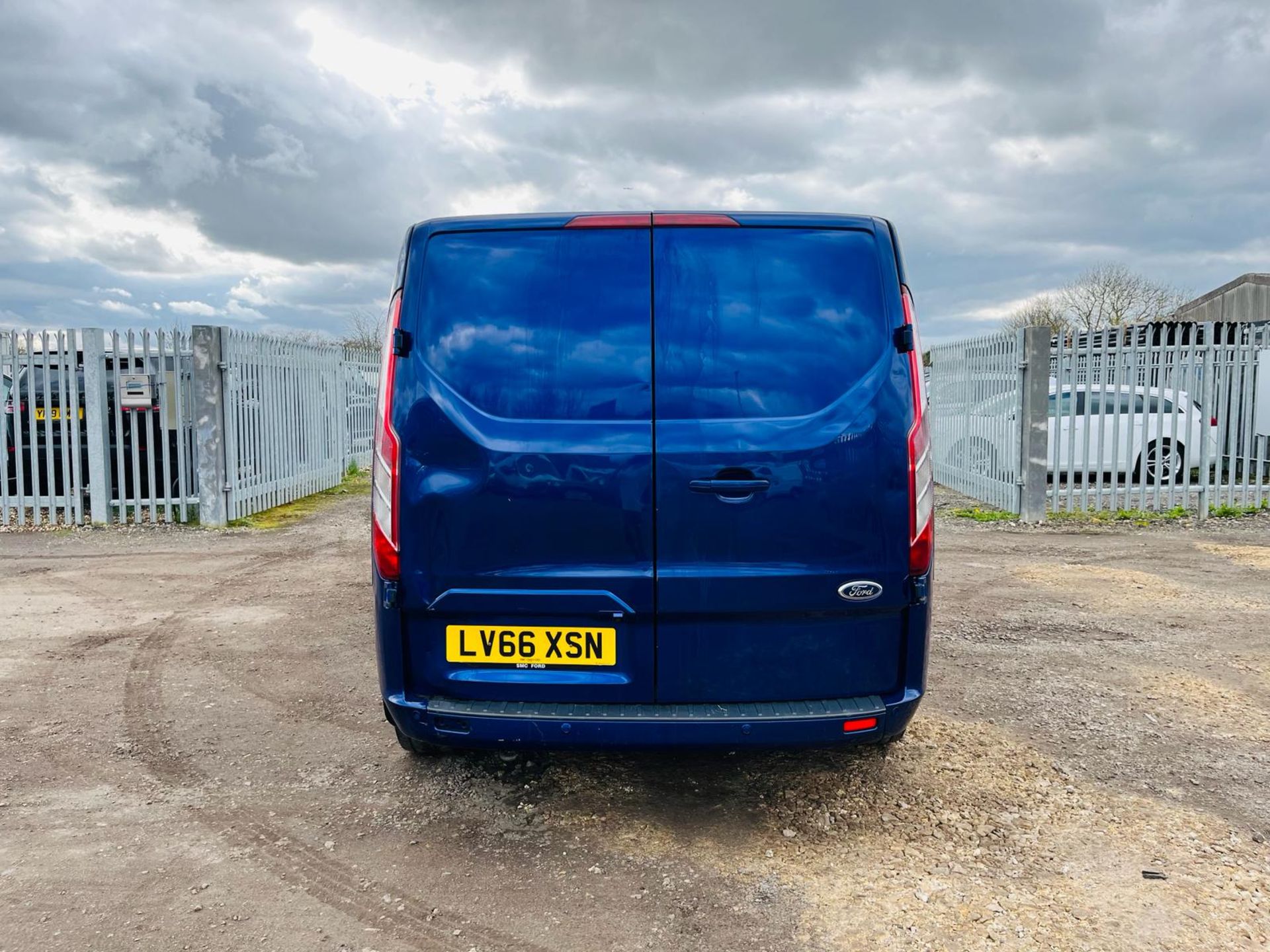 ** ON SALE ** Ford Transit Custom Limited 130 290 L3 H1 2.0 TDCI - ULEZ Compliant -Air Conditioning - Image 9 of 28
