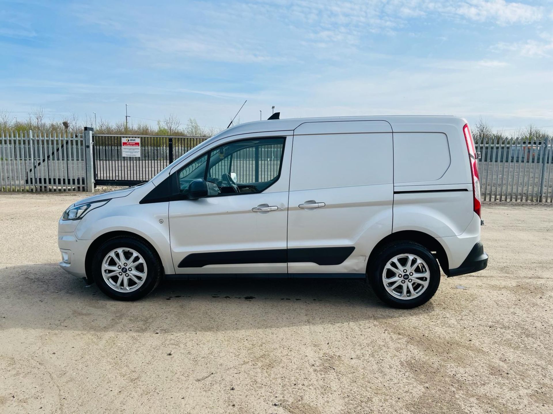 Ford Transit Connect 1.5 TDCI L1H1-2020 '70 Reg'- 1 Previous Owner -Alloy Wheels -Sat Nav - A/C - Image 4 of 28