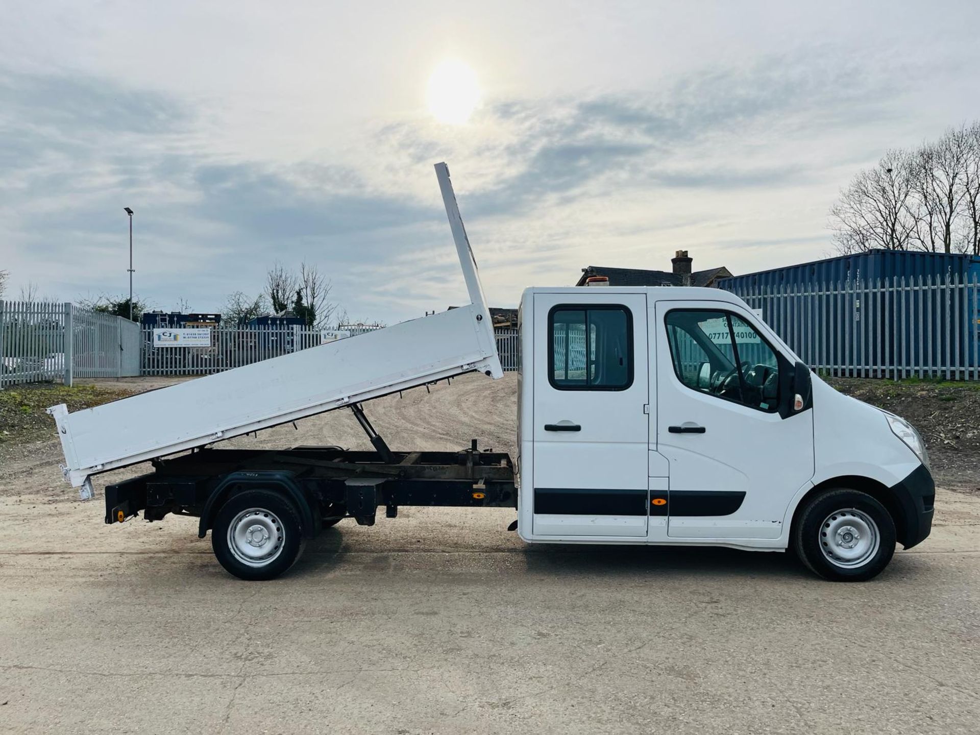 ** ON SALE ** Renault Master 2.3 TCI 125 Business Crewcab 3.5T Tipper 2016 '66 Reg'-Tow Bar-No VAT