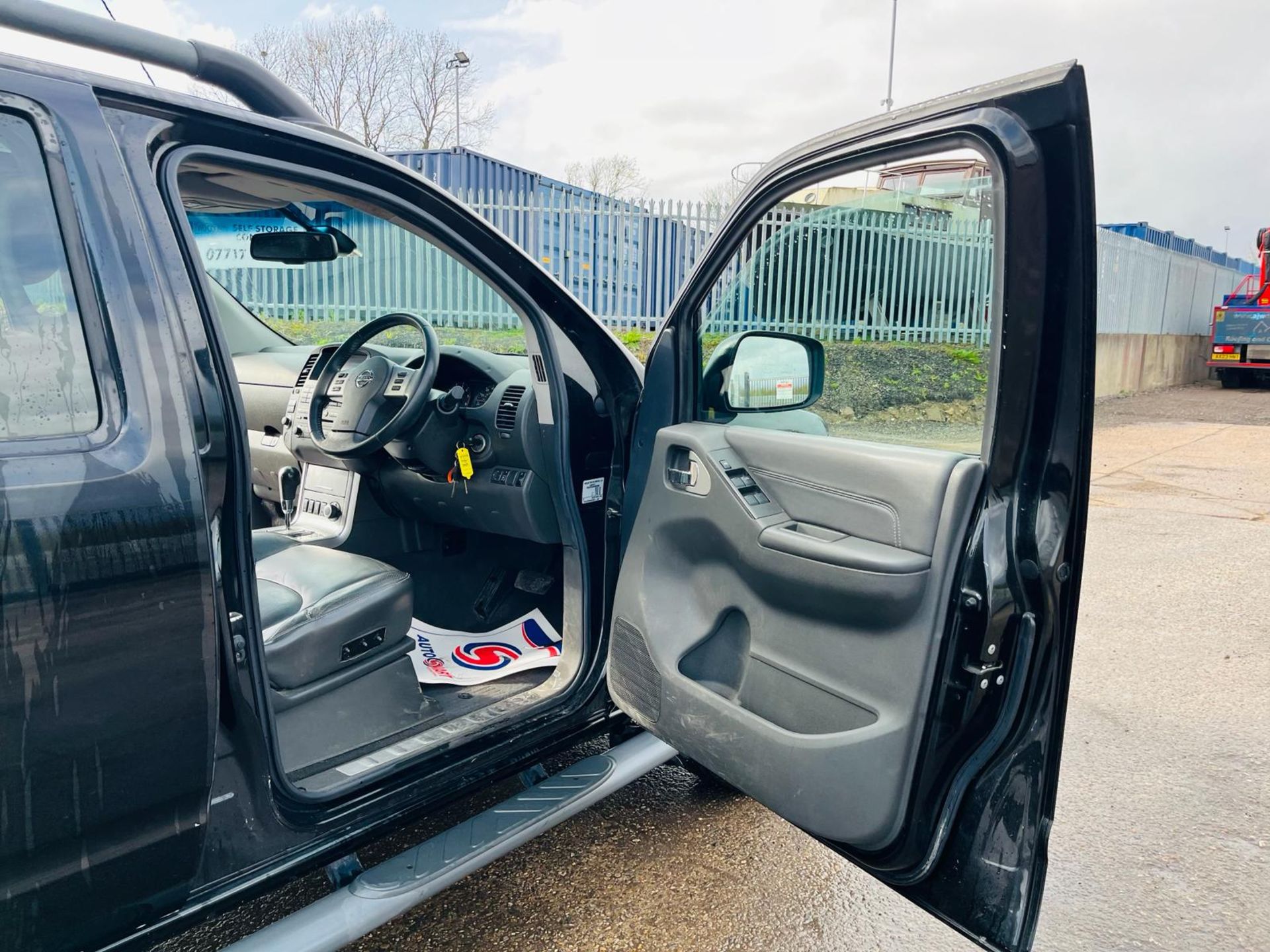 ** ON SALE ** Nissan Navara Tekna DCI 190 4WD 2.5 2010 '10 Reg' -Automatic -Alloy Wheels - Image 11 of 36