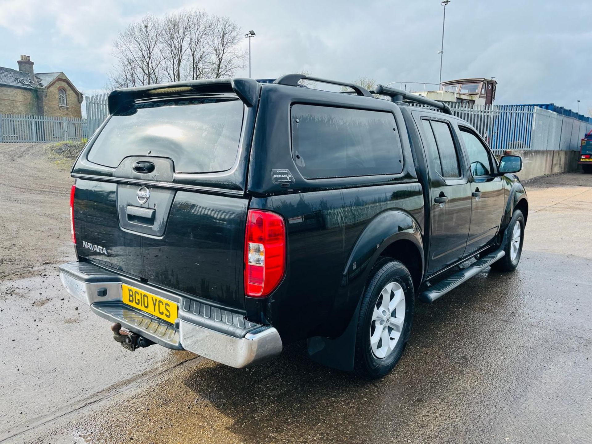 ** ON SALE ** Nissan Navara Tekna DCI 190 4WD 2.5 2010 '10 Reg' -Automatic -Alloy Wheels - Image 9 of 36