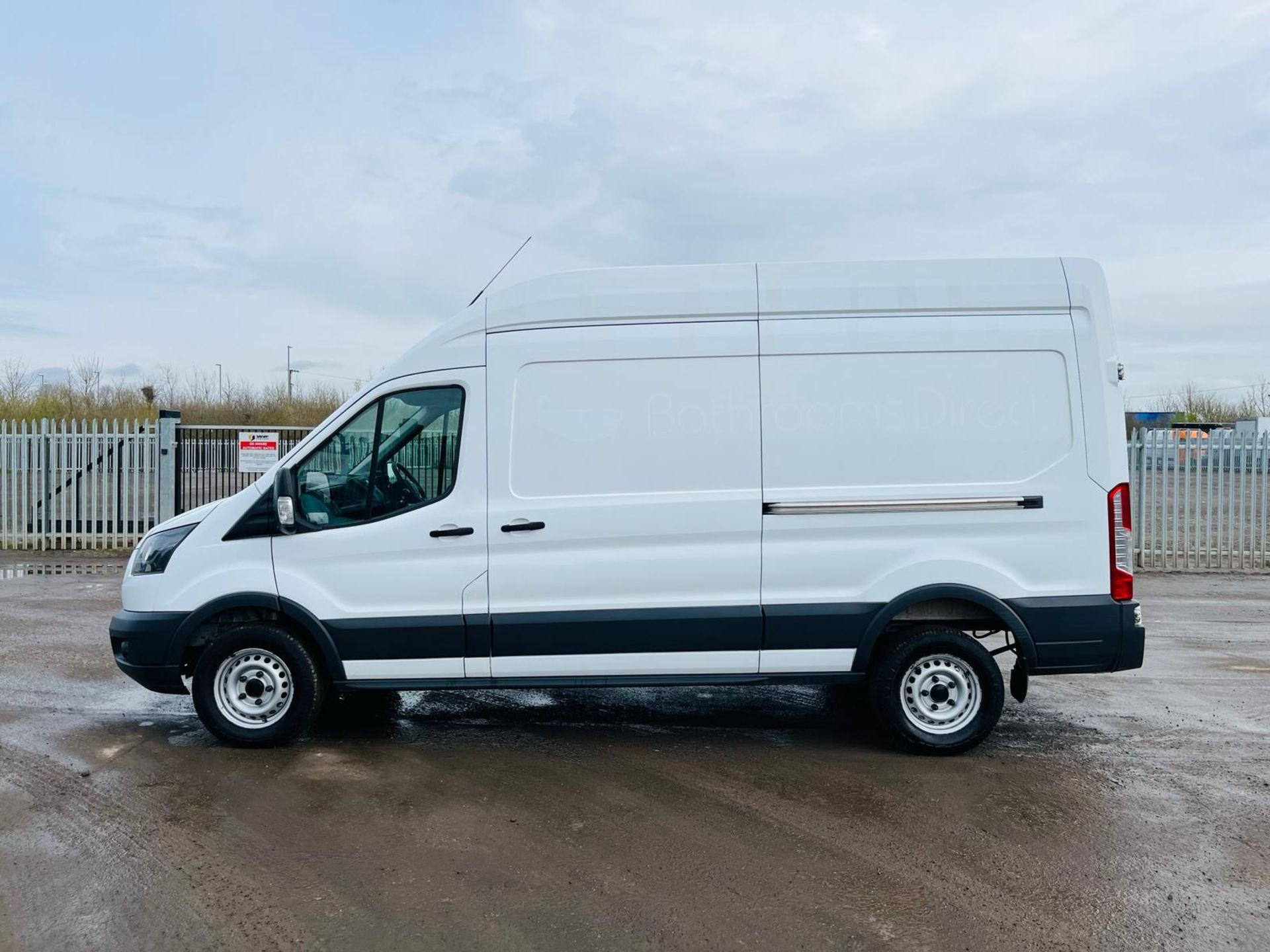 ** ON SALE ** Ford Transit 350 RWD 2.0 TDCI Ecoblue 130 H3L3 PanelVan- ULEZ Complaint -Bluetooth - Image 4 of 27