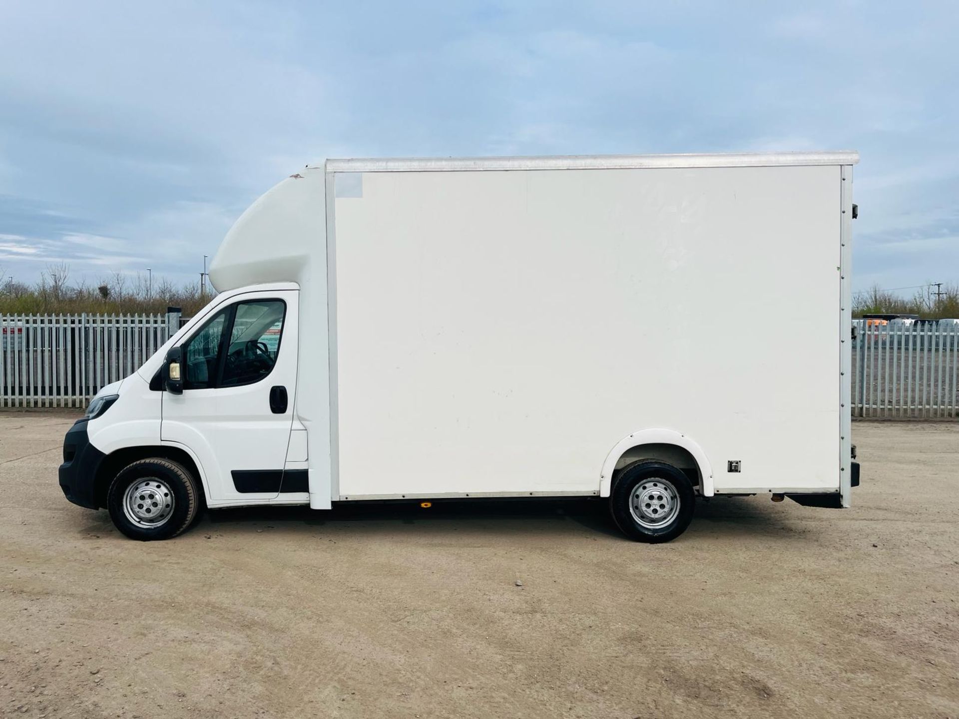 ** ON SALE ** Peugeot Boxer Low Loader 335 BlueHDI 160 2.0 L3 2018 '18 Reg'- A/C -ULEZ Compliant - Image 4 of 23