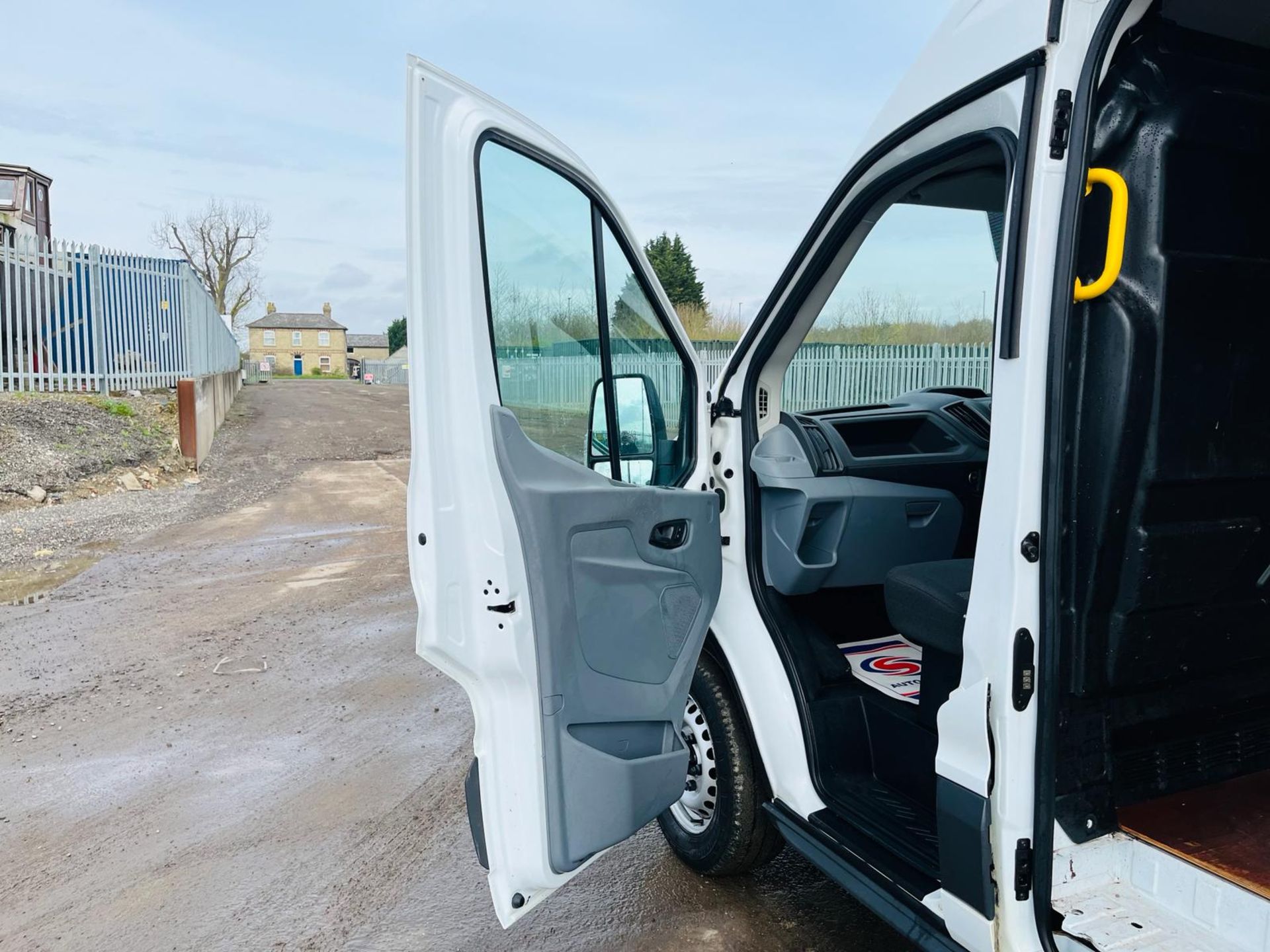 ** ON SALE ** Ford Transit 350 RWD 2.0 TDCI Ecoblue 130 H3L3 PanelVan- ULEZ Complaint -Bluetooth - Image 21 of 27