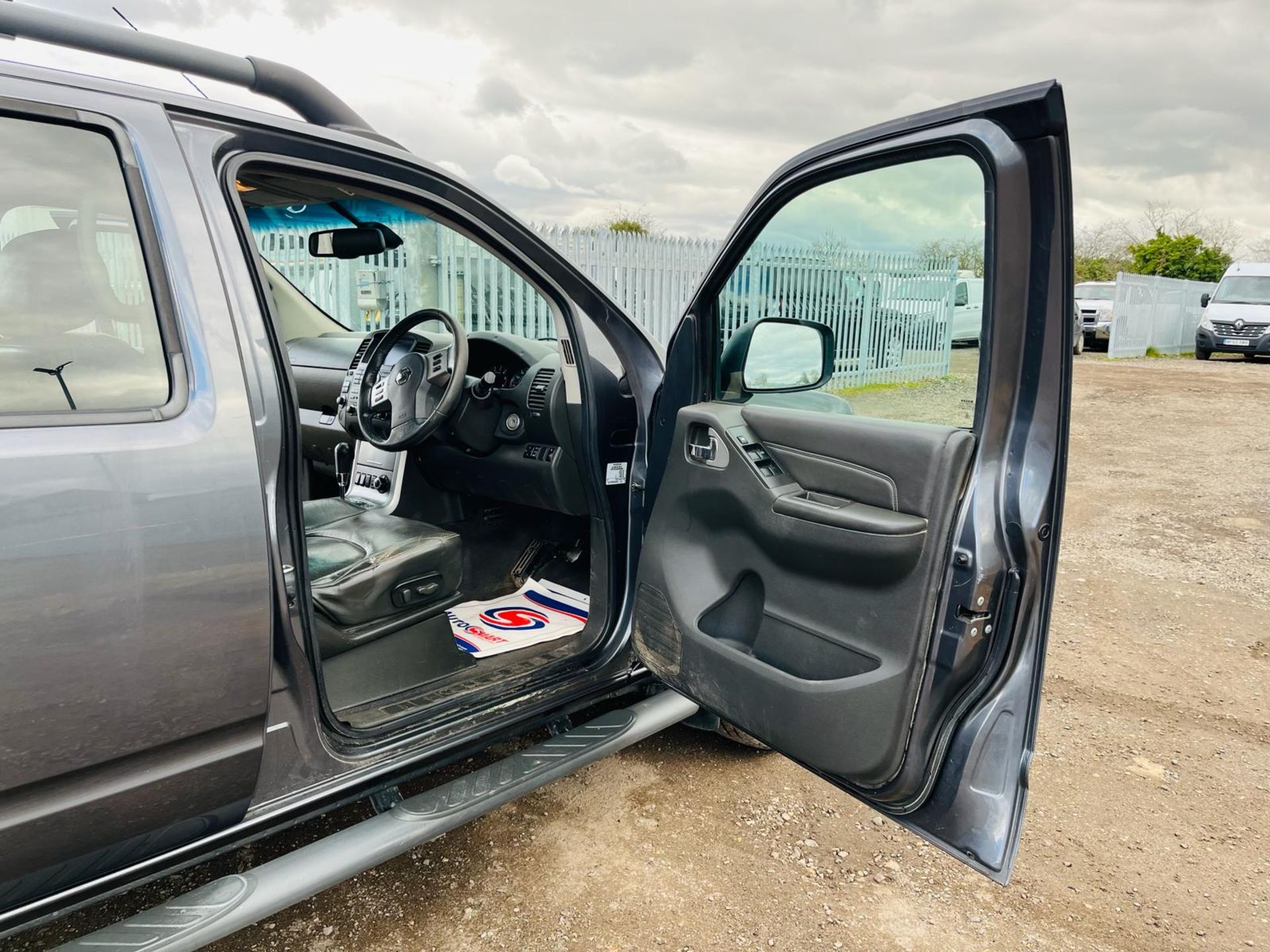 ** ON SALE **Nissan Navara Tekna DCI 4WD 2.5 2012 '62 Reg' - Automatic -Alloy Wheels -Roof Rack - Bild 10 aus 33