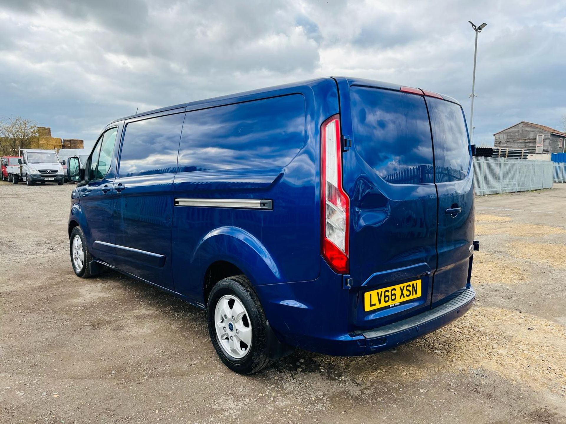 ** ON SALE ** Ford Transit Custom Limited 130 290 L3 H1 2.0 TDCI - ULEZ Compliant -Air Conditioning - Image 8 of 28