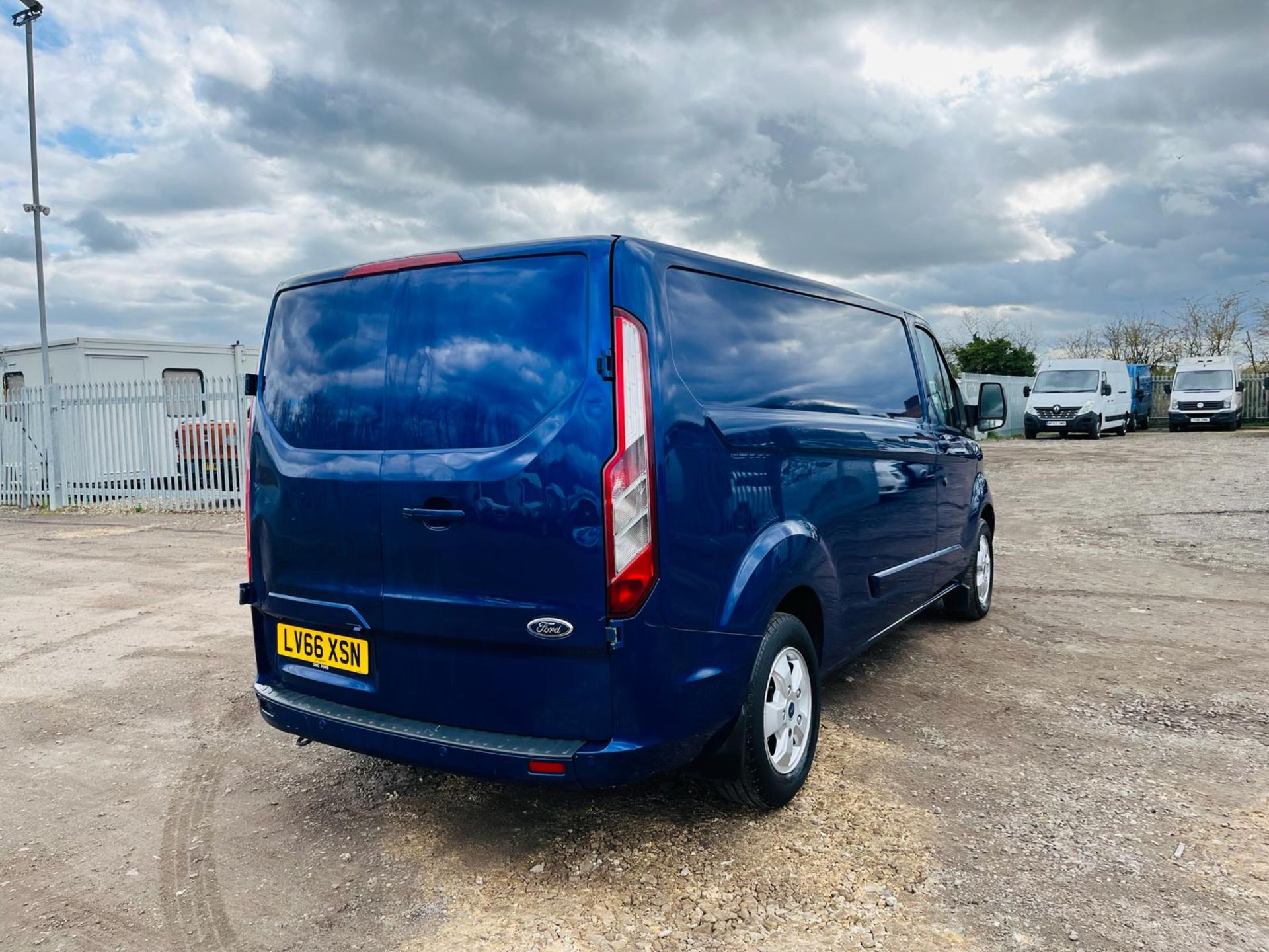 ** ON SALE ** Ford Transit Custom Limited 130 290 L3 H1 2.0 TDCI - ULEZ Compliant -Air Conditioning - Image 13 of 28