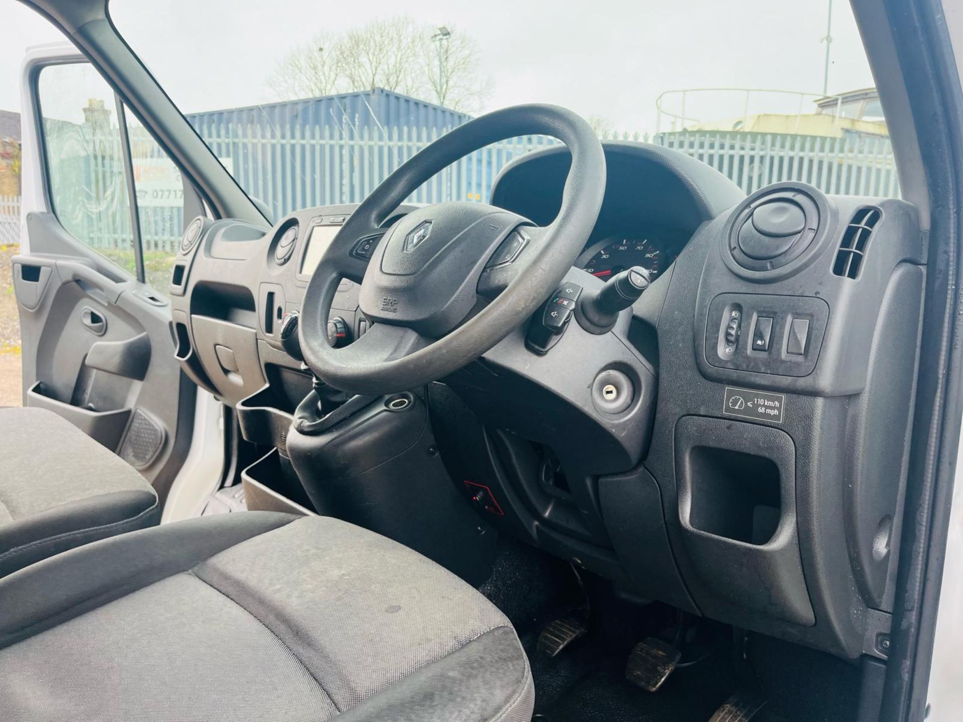 ** ON SALE **Renault Master 2.3 DCI 145 3.5T Comfort L3 Curtain Side -2019 '19 Reg'- ULEZ Compliant - Image 17 of 27