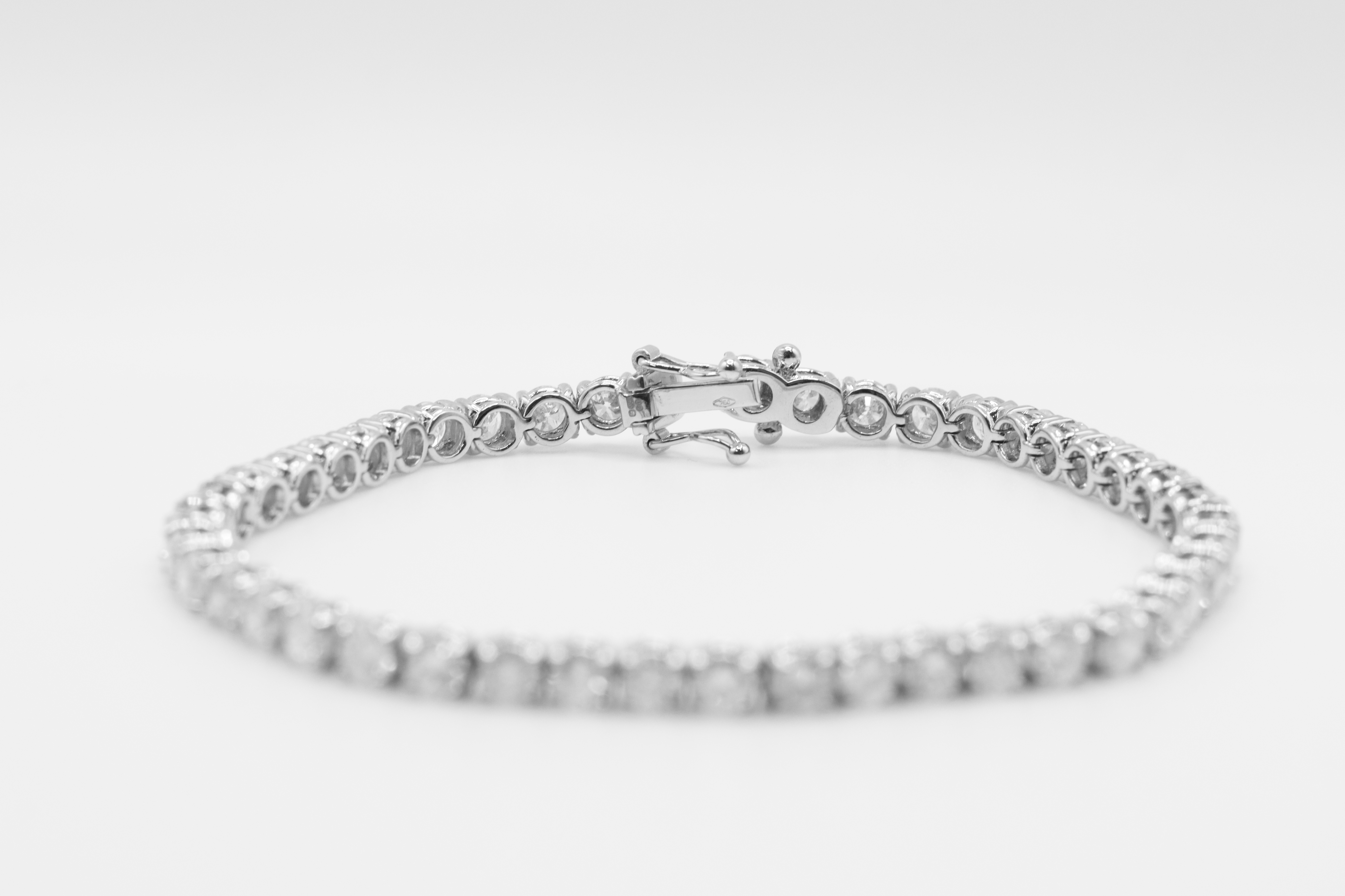 10 Carat Natural Diamond Tennis Bracelet Colour E/F Clarity SI - Set In 18kt White Gold - Image 2 of 13