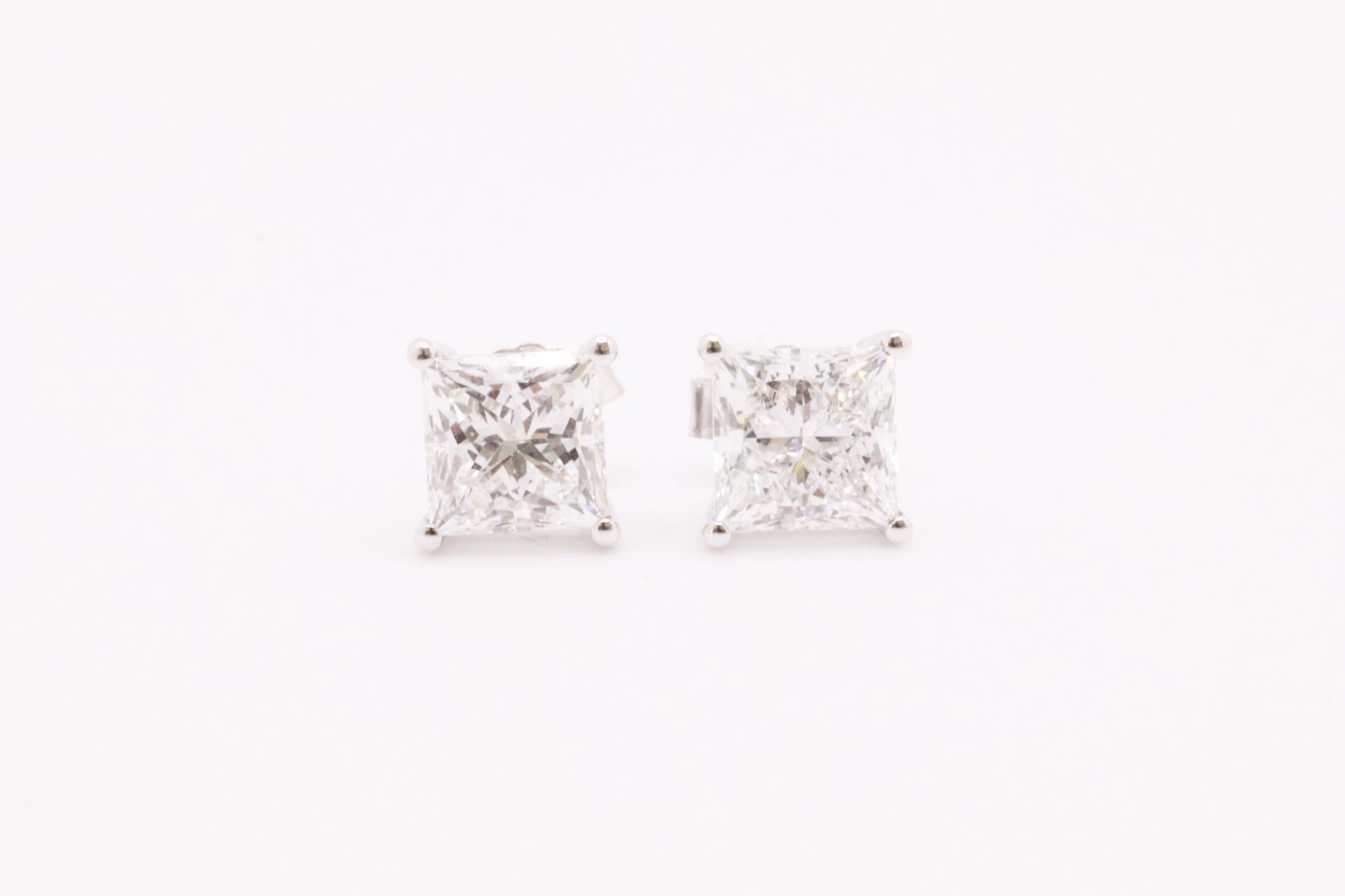 Princess Cut 2.00 Carat Diamond Earrings Set in 18kt White Gold - D Colour VVS1 Clarity - IGI - Bild 2 aus 5