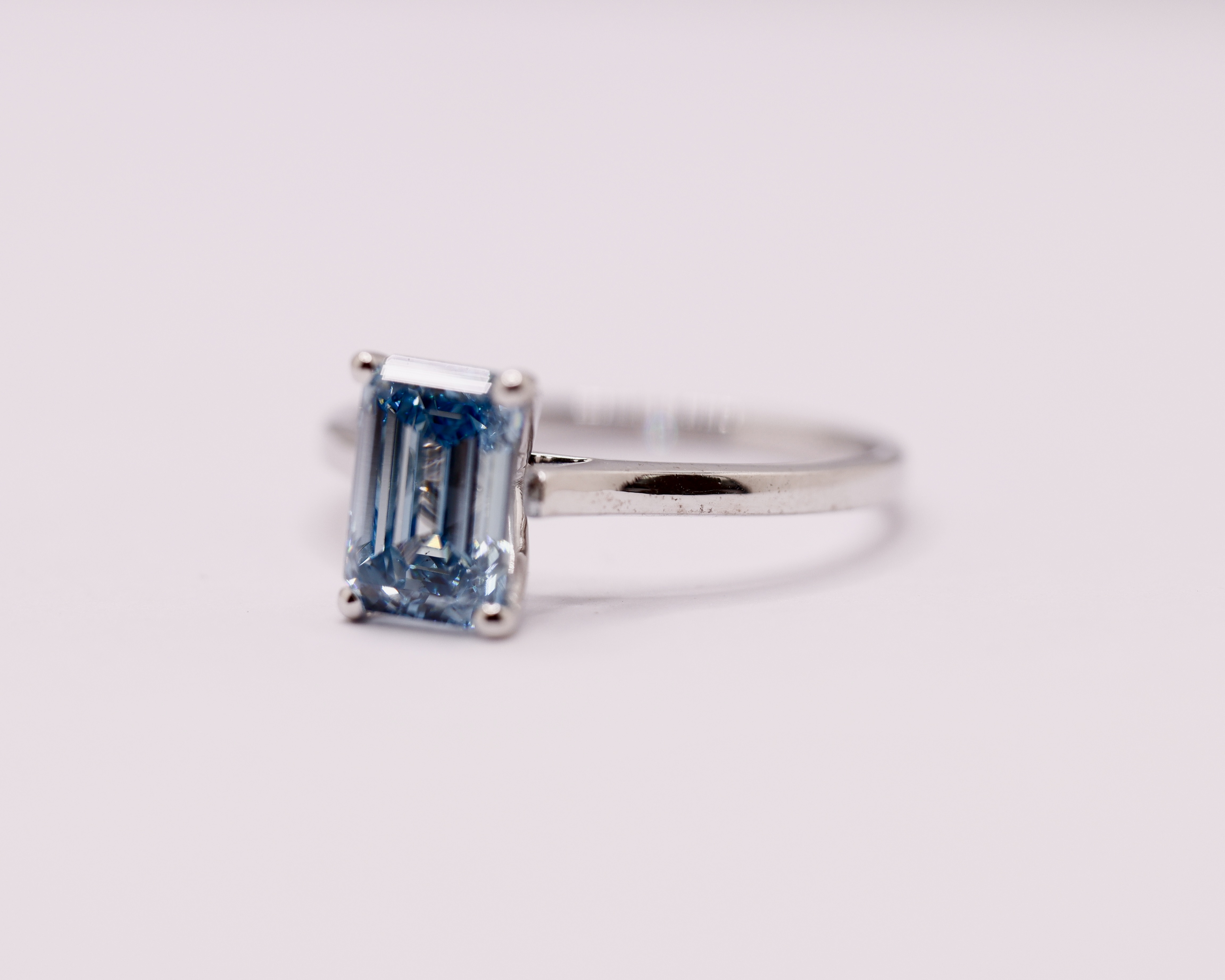 ** ON SALE ** Fancy Blue Emerald Cut 1.50 Carat Diamond 18Kt White Gold Ring -VS1 Clarity - Image 2 of 7
