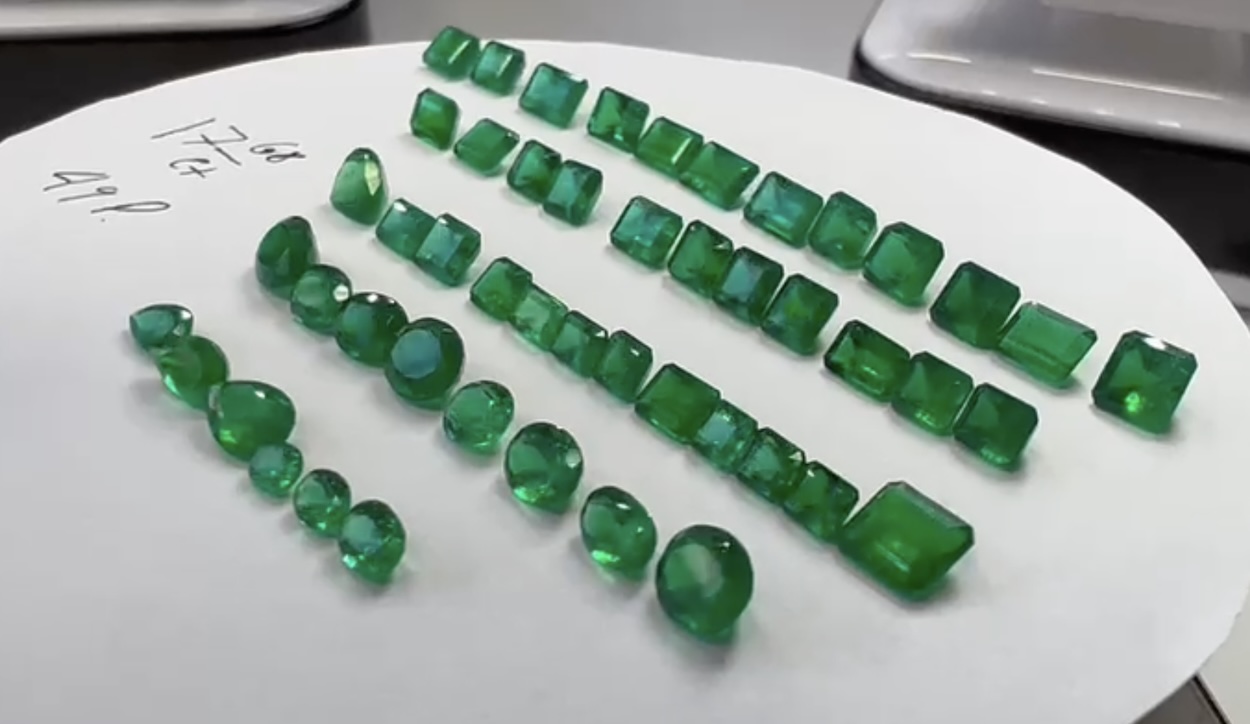 Parcel Of 49 ** Natural Emeralds ** 17.68 Carats - Sizes From 0.11 - 0.62 Carats - Image 6 of 12