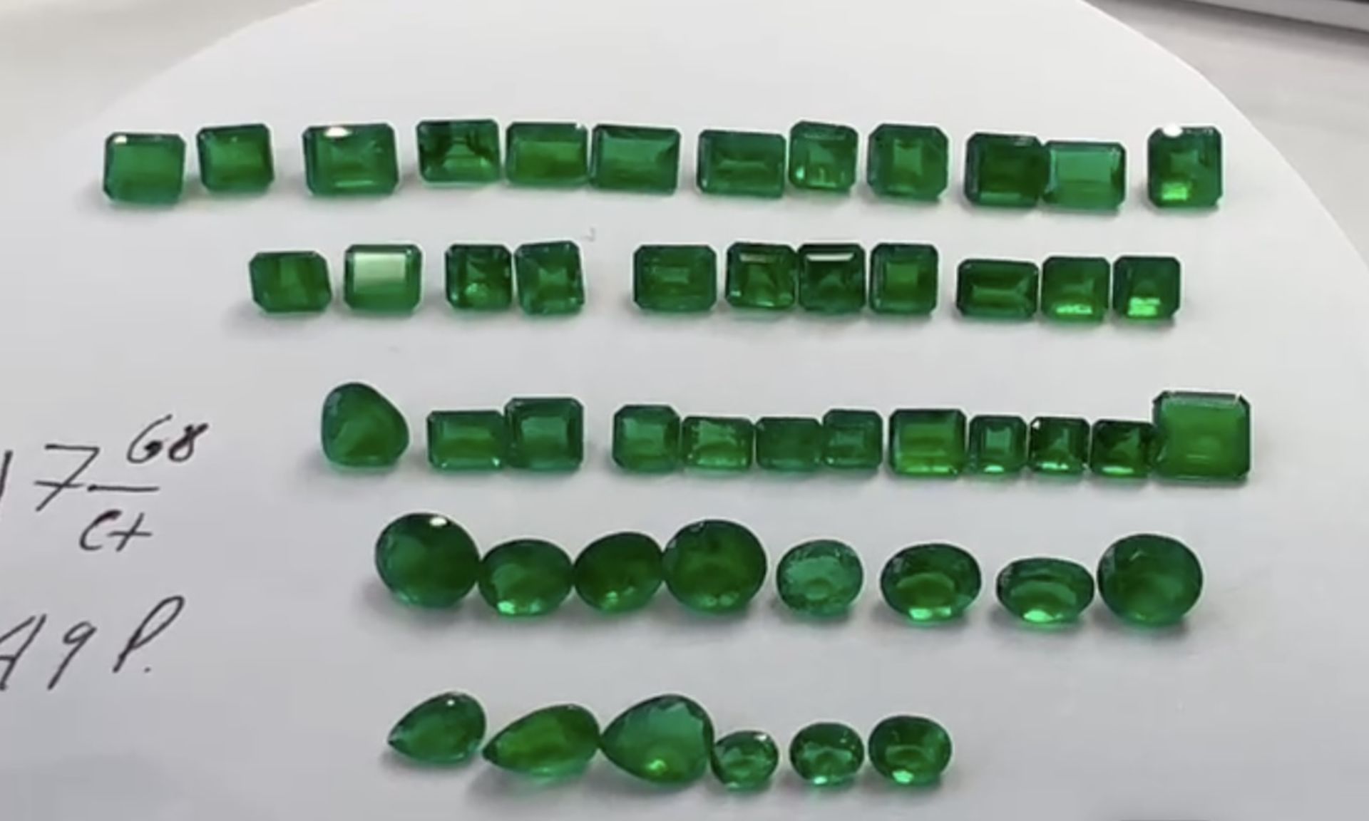 Parcel Of 49 ** Natural Emeralds ** 17.68 Carats - Sizes From 0.11 - 0.62 Carats - Bild 11 aus 12