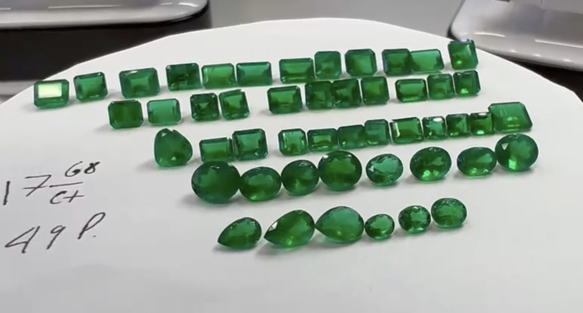 Parcel Of 49 ** Natural Emeralds ** 17.68 Carats - Sizes From 0.11 - 0.62 Carats - Bild 2 aus 12