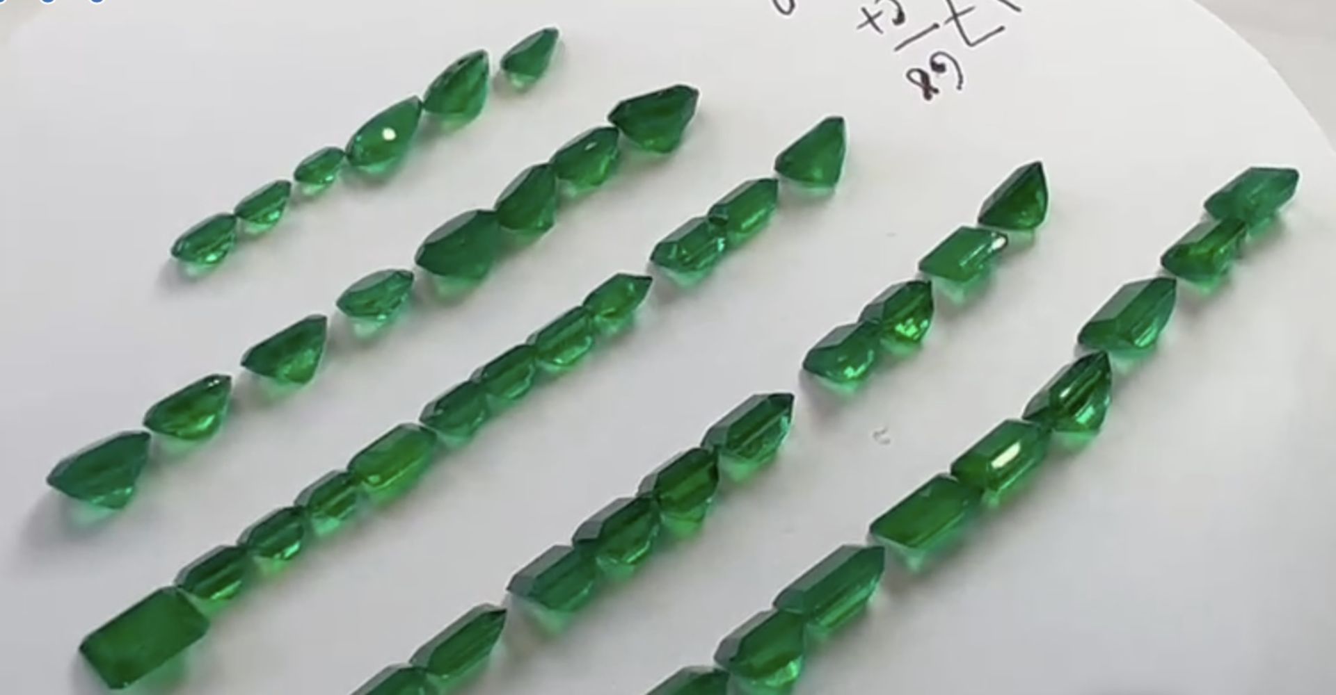 Parcel Of 49 ** Natural Emeralds ** 17.68 Carats - Sizes From 0.11 - 0.62 Carats - Bild 7 aus 12