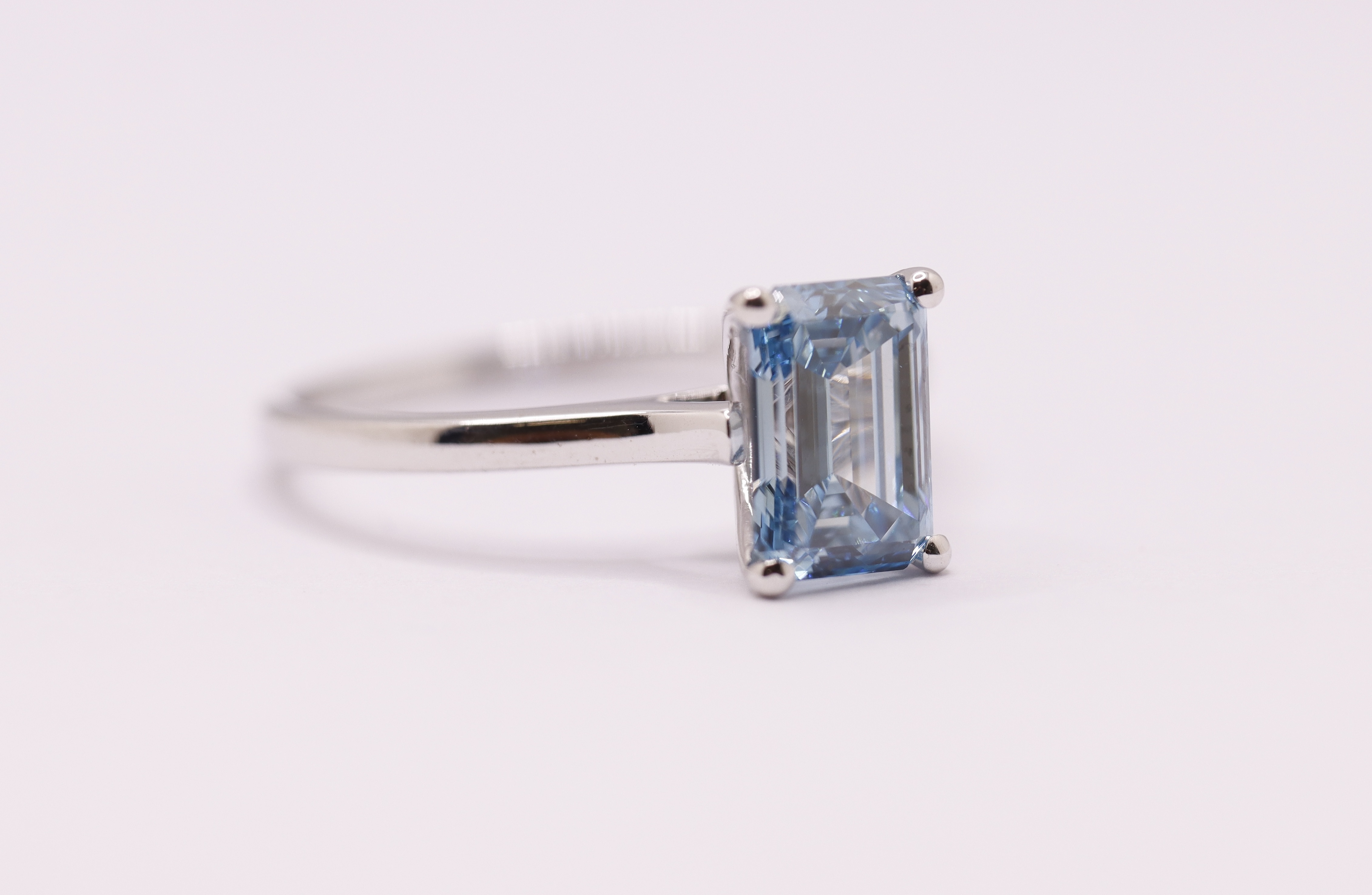 ** ON SALE ** Fancy Blue Emerald Cut 1.50 Carat Diamond 18Kt White Gold Ring -VS1 Clarity - Image 7 of 7