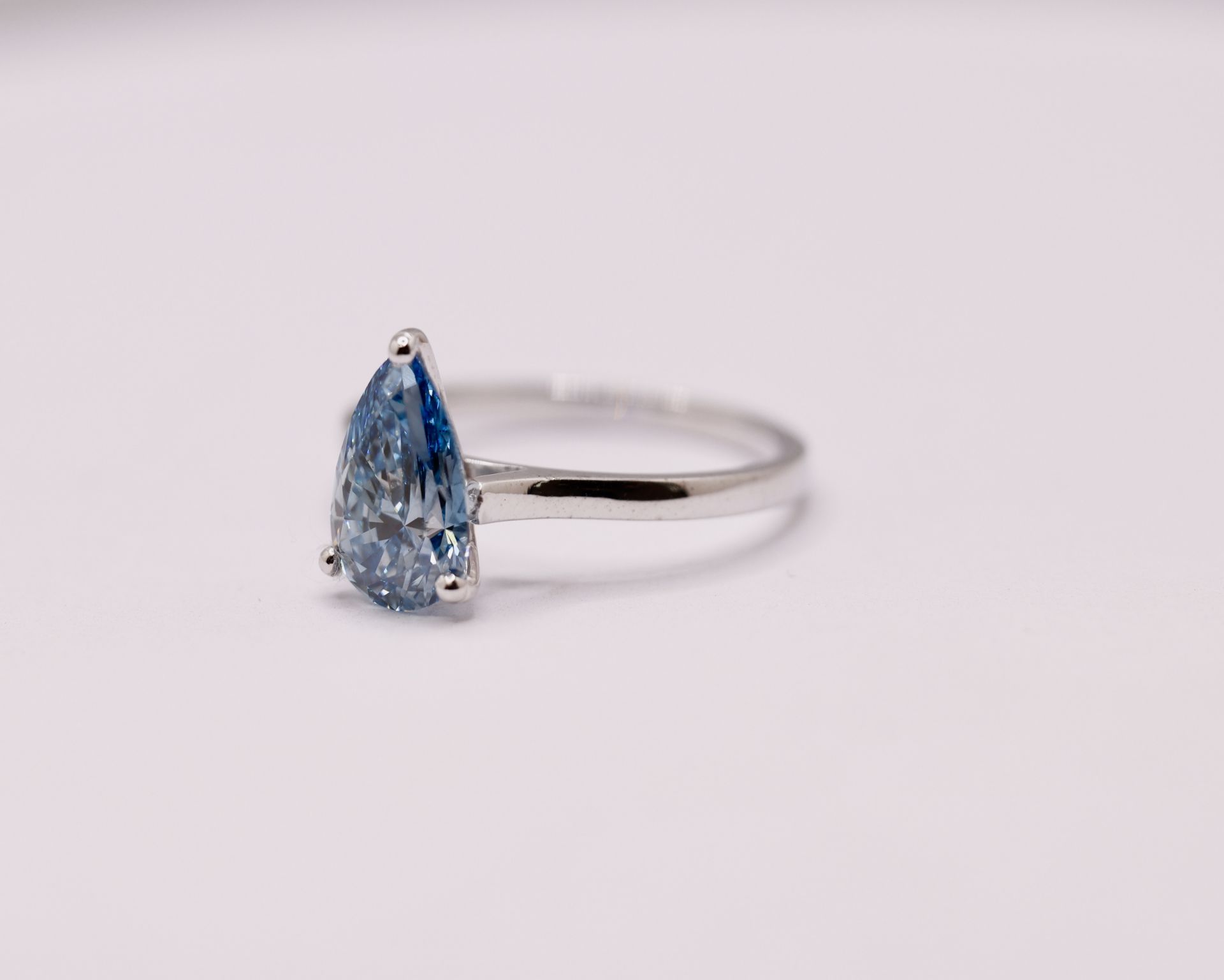 Fancy Blue Pear Cut 1.60 Carat Diamond 18Kt White Gold Ring - VS1 - Bild 3 aus 7