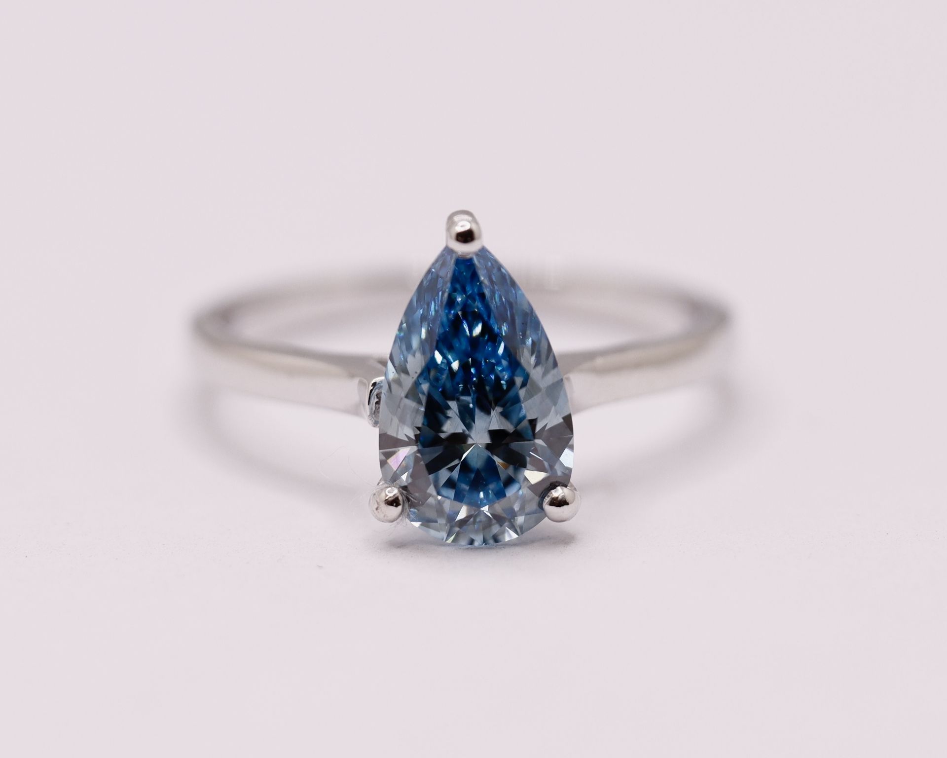 Fancy Blue Pear Cut 1.60 Carat Diamond 18Kt White Gold Ring - VS1 - Bild 2 aus 7