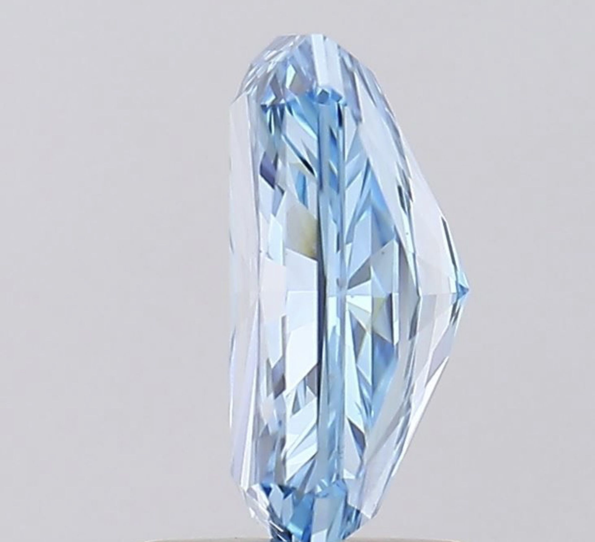 Radiant Cut Diamond Fancy Blue Colour VS1 Clarity 1.69 Carat EX EX - LG588347104 - IGI - Bild 3 aus 8